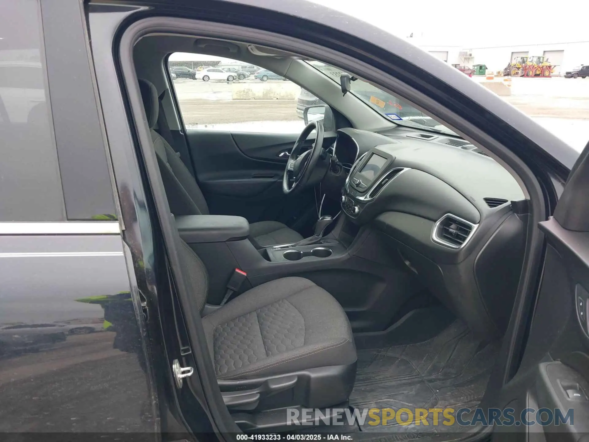 5 Photograph of a damaged car 2GNAXJEV2L6136692 CHEVROLET EQUINOX 2020