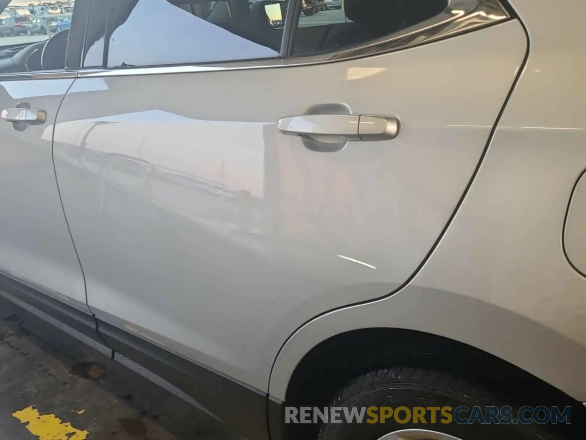 17 Photograph of a damaged car 2GNAXJEV2L6154805 CHEVROLET EQUINOX 2020