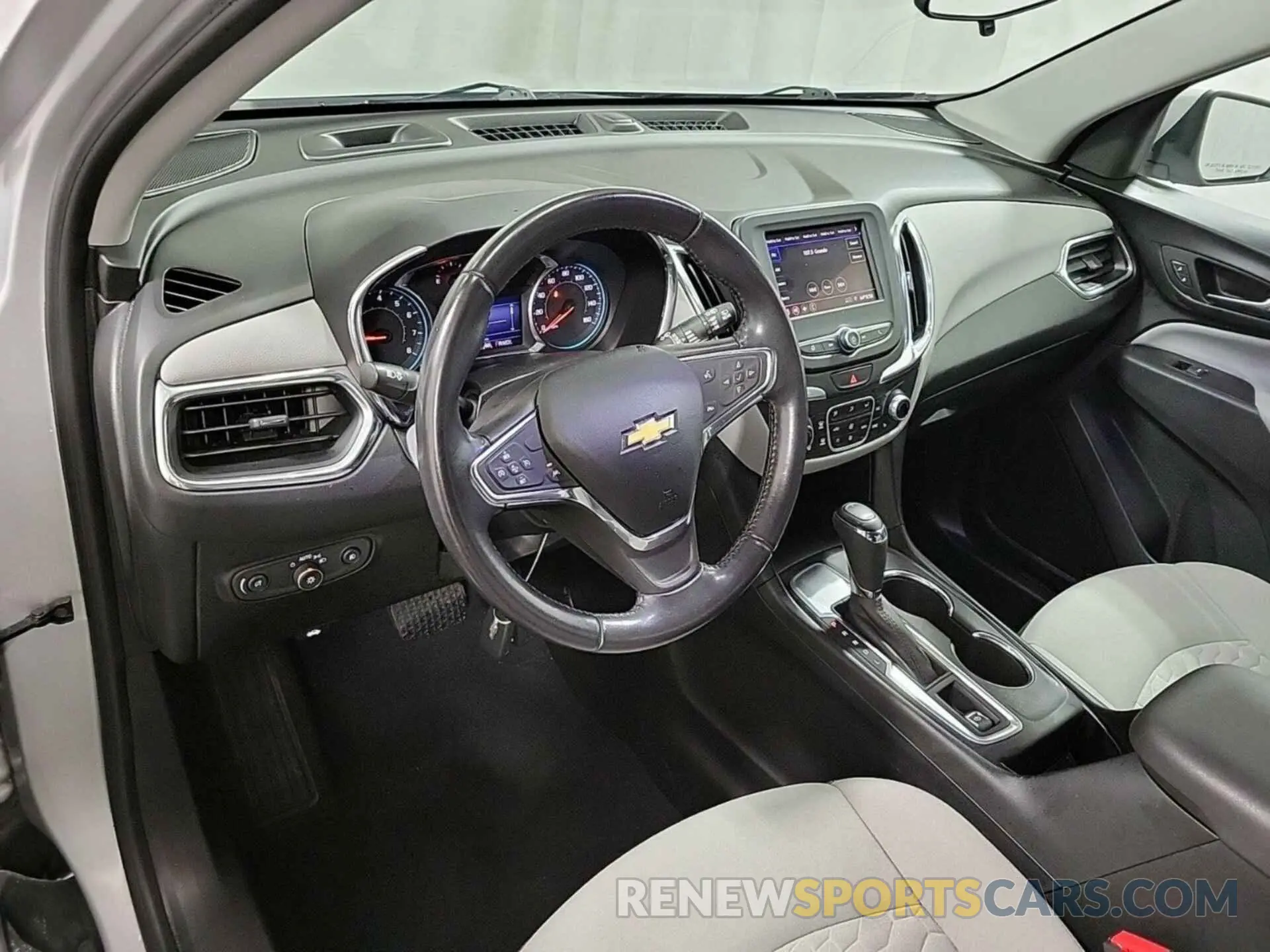 19 Photograph of a damaged car 2GNAXJEV2L6154805 CHEVROLET EQUINOX 2020