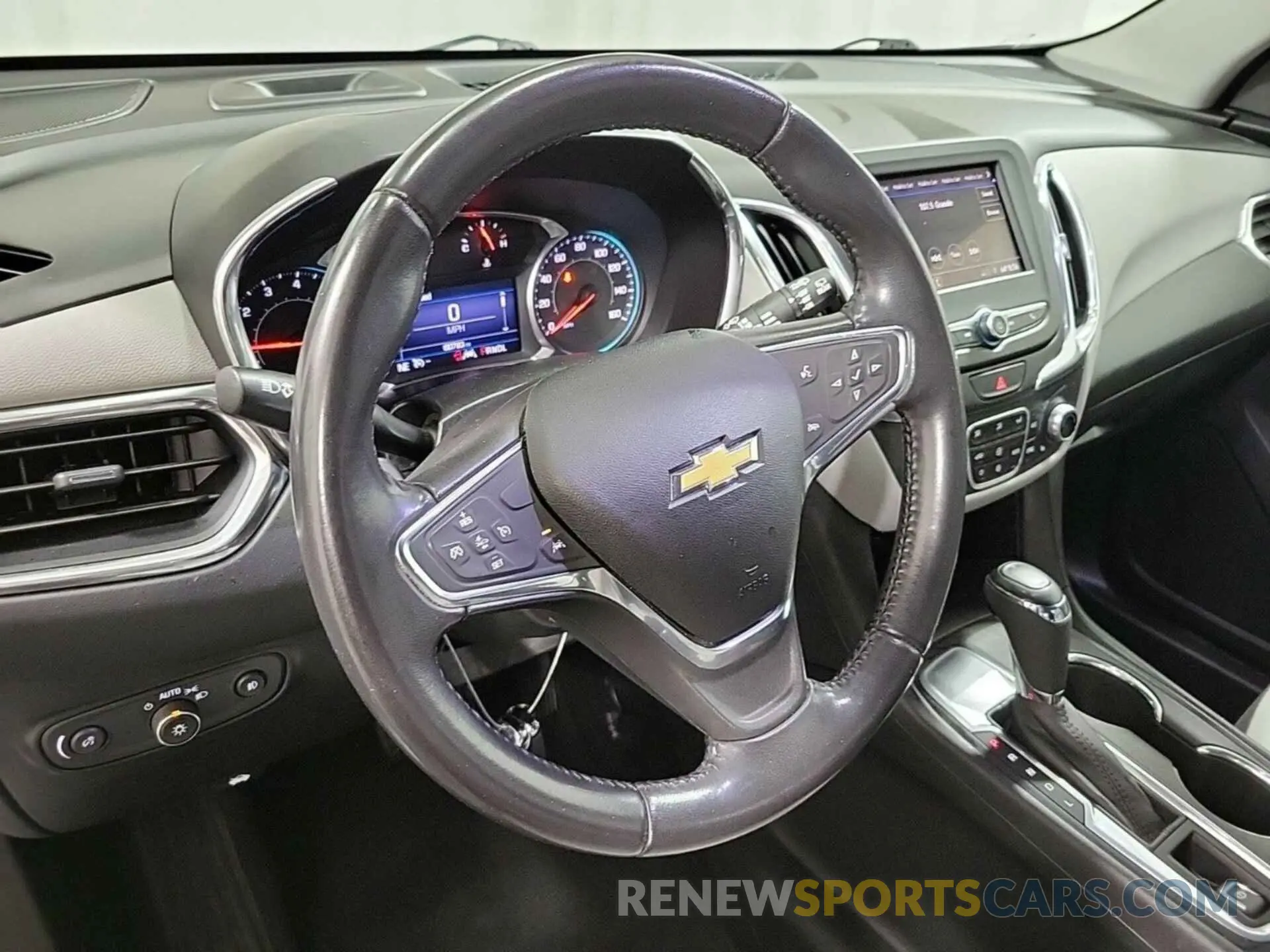 21 Photograph of a damaged car 2GNAXJEV2L6154805 CHEVROLET EQUINOX 2020
