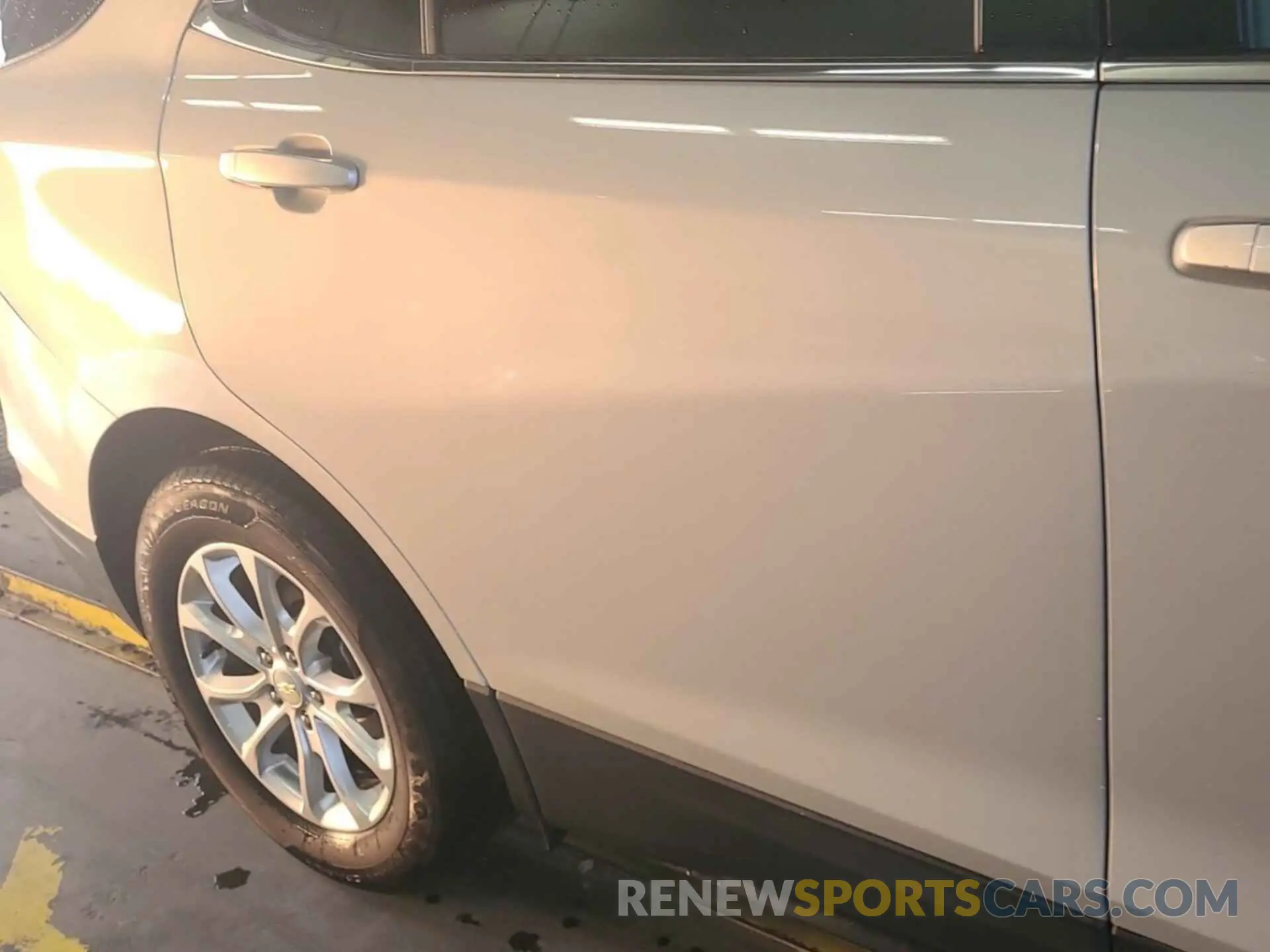 29 Photograph of a damaged car 2GNAXJEV2L6154805 CHEVROLET EQUINOX 2020