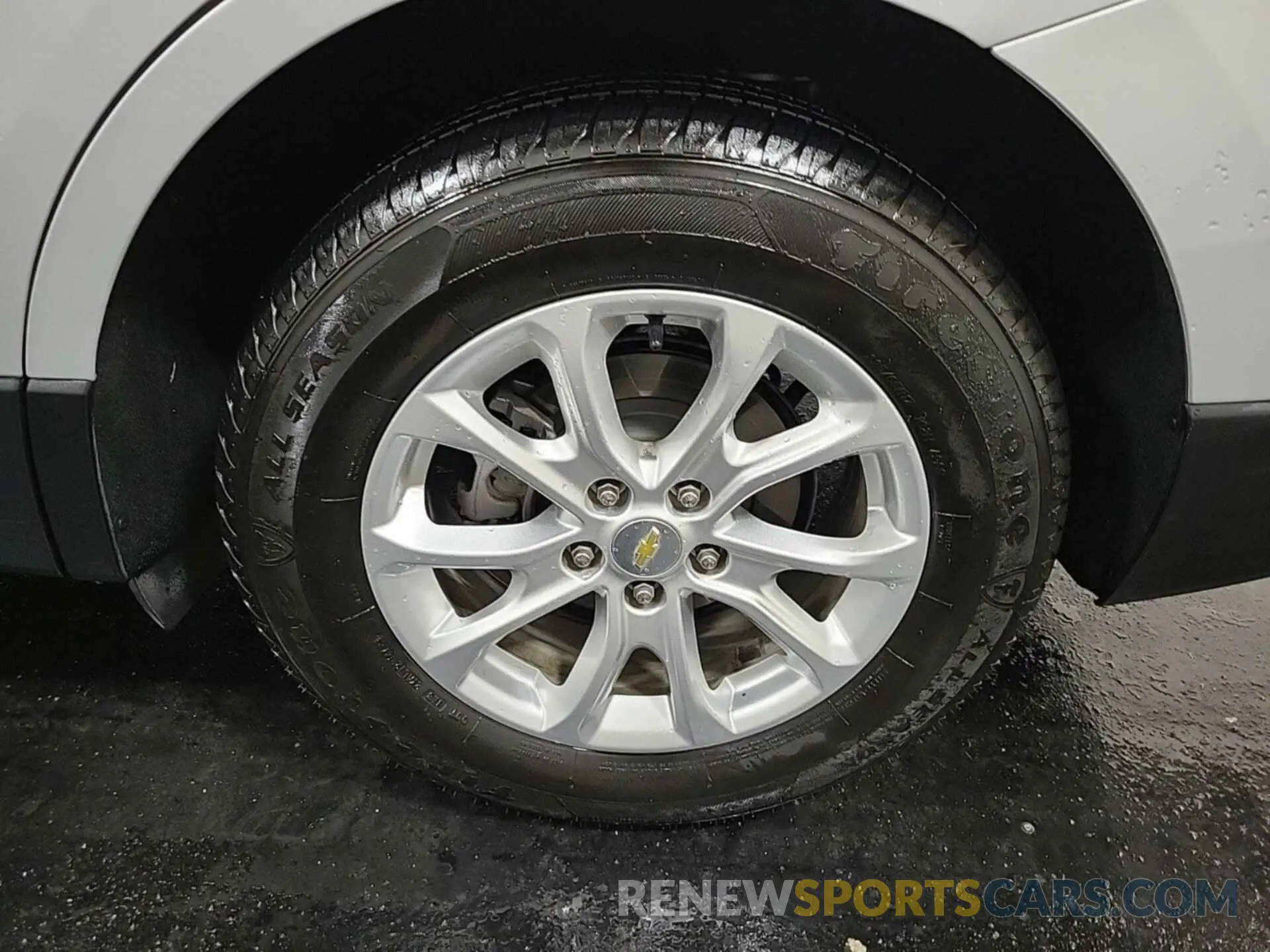 4 Photograph of a damaged car 2GNAXJEV2L6154805 CHEVROLET EQUINOX 2020