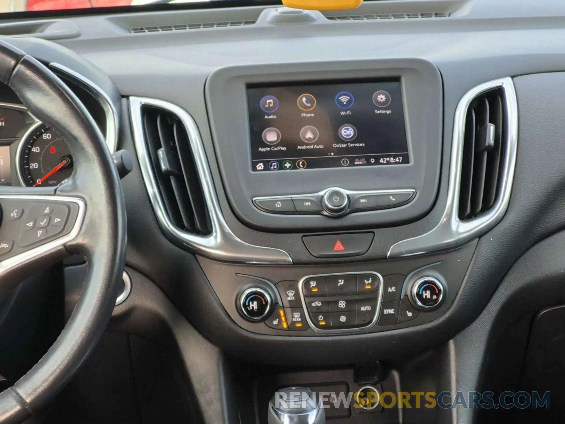 1 Photograph of a damaged car 2GNAXJEV2L6154948 CHEVROLET EQUINOX 2020