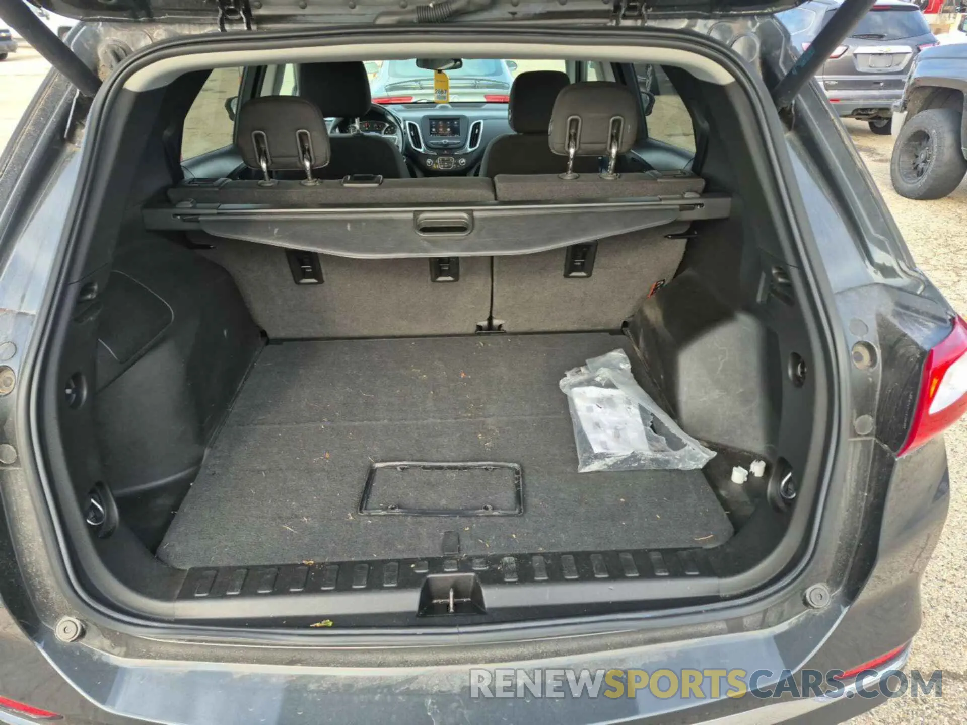 18 Photograph of a damaged car 2GNAXJEV2L6154948 CHEVROLET EQUINOX 2020