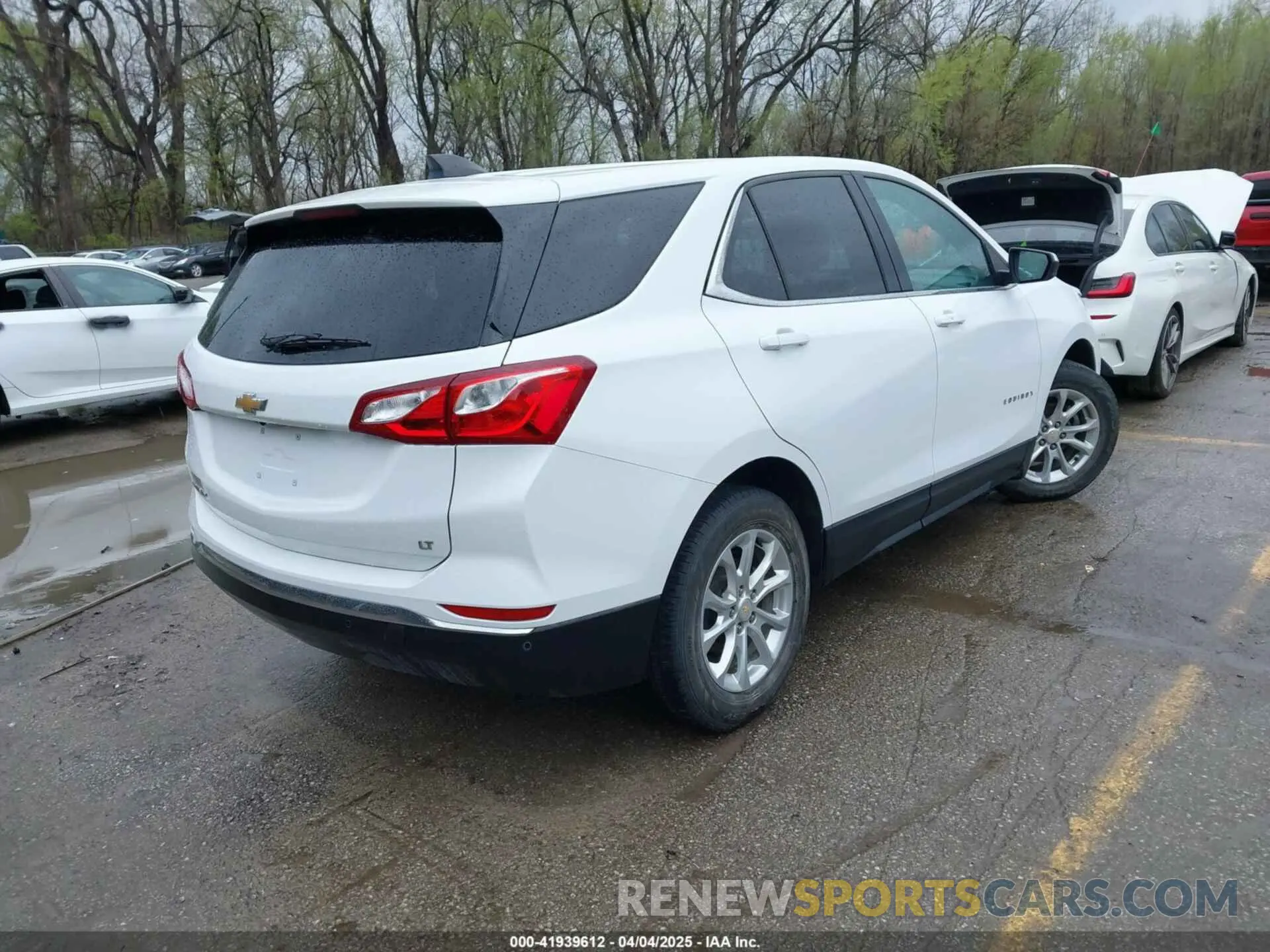 4 Photograph of a damaged car 2GNAXJEV2L6163939 CHEVROLET EQUINOX 2020