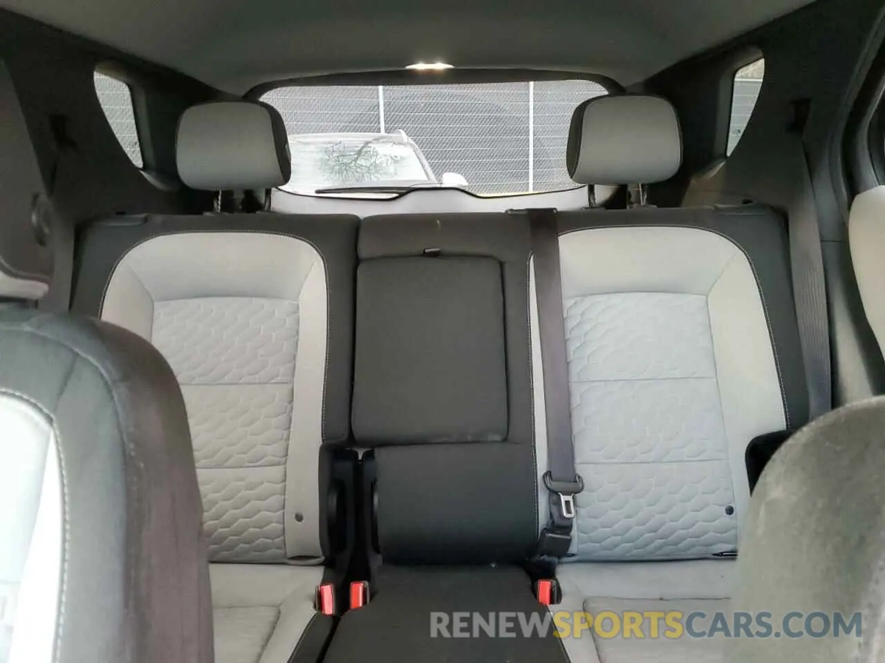10 Photograph of a damaged car 2GNAXJEV2L6176853 CHEVROLET EQUINOX 2020