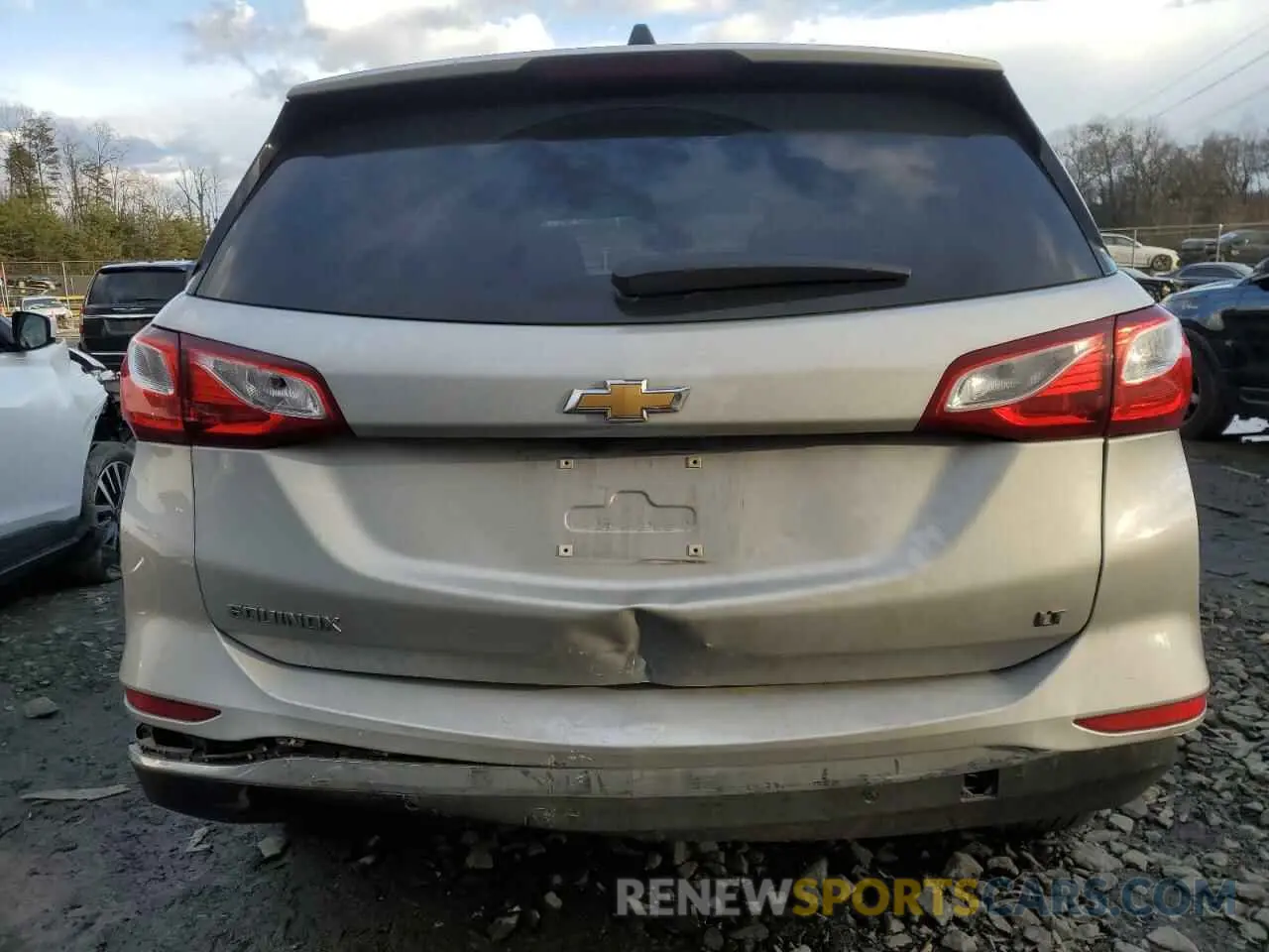 6 Photograph of a damaged car 2GNAXJEV2L6176853 CHEVROLET EQUINOX 2020