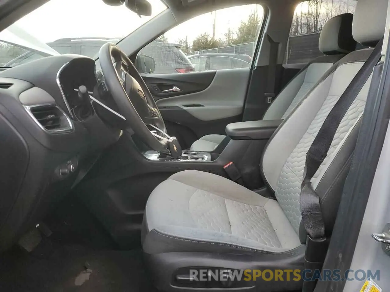 7 Photograph of a damaged car 2GNAXJEV2L6176853 CHEVROLET EQUINOX 2020