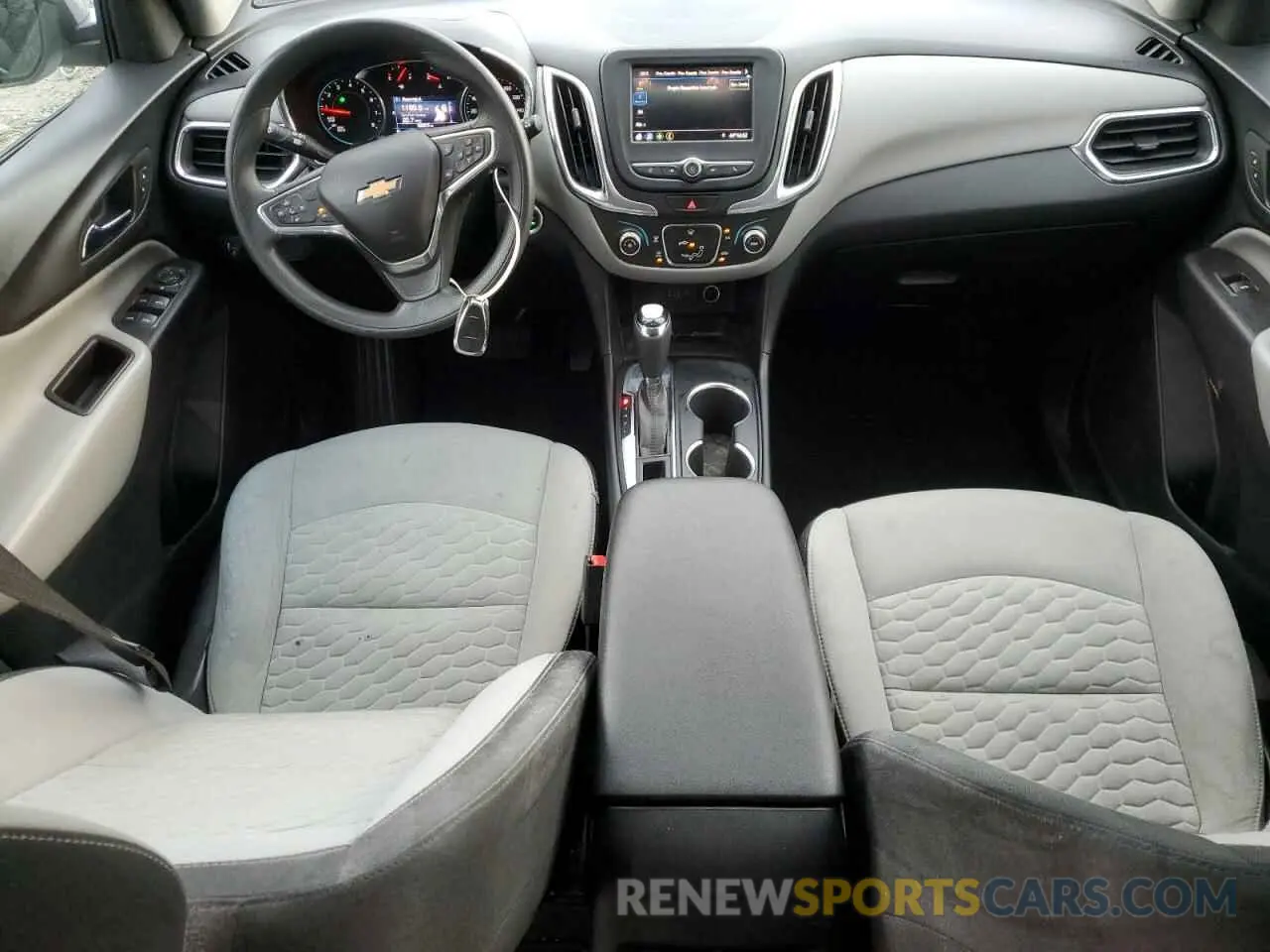 8 Photograph of a damaged car 2GNAXJEV2L6176853 CHEVROLET EQUINOX 2020