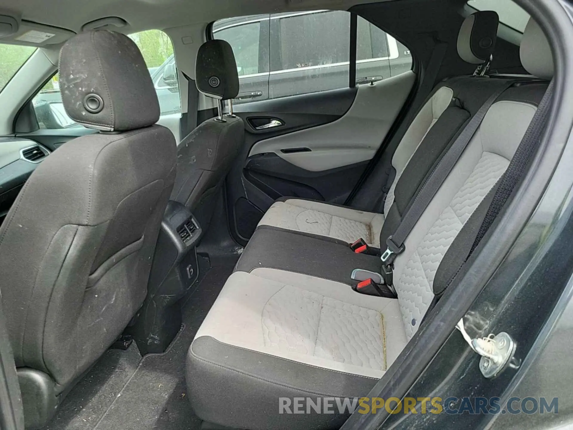17 Photograph of a damaged car 2GNAXJEV2L6179980 CHEVROLET EQUINOX 2020