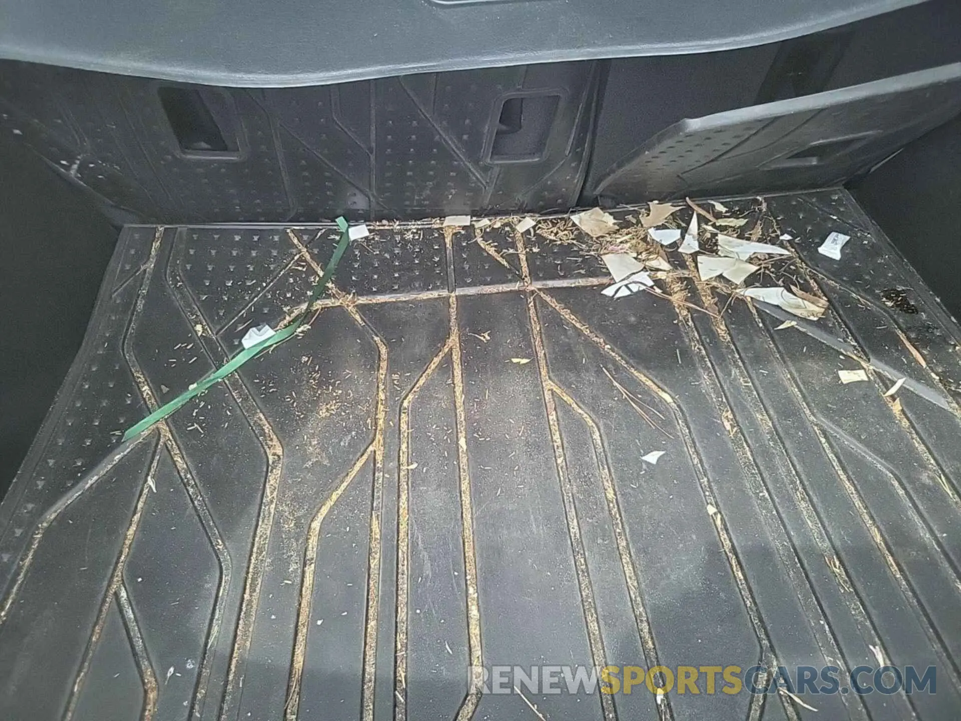 21 Photograph of a damaged car 2GNAXJEV2L6179980 CHEVROLET EQUINOX 2020