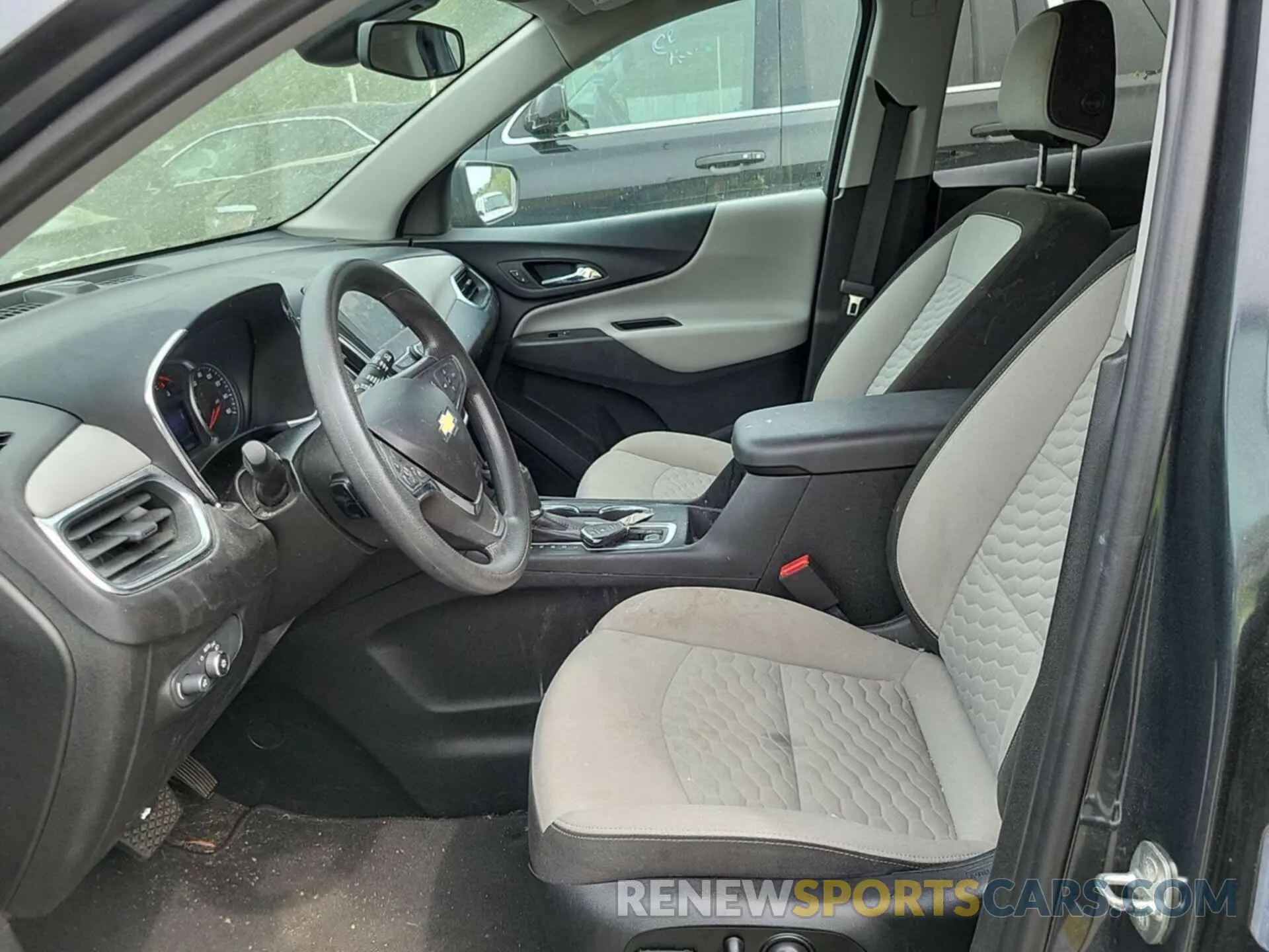 31 Photograph of a damaged car 2GNAXJEV2L6179980 CHEVROLET EQUINOX 2020
