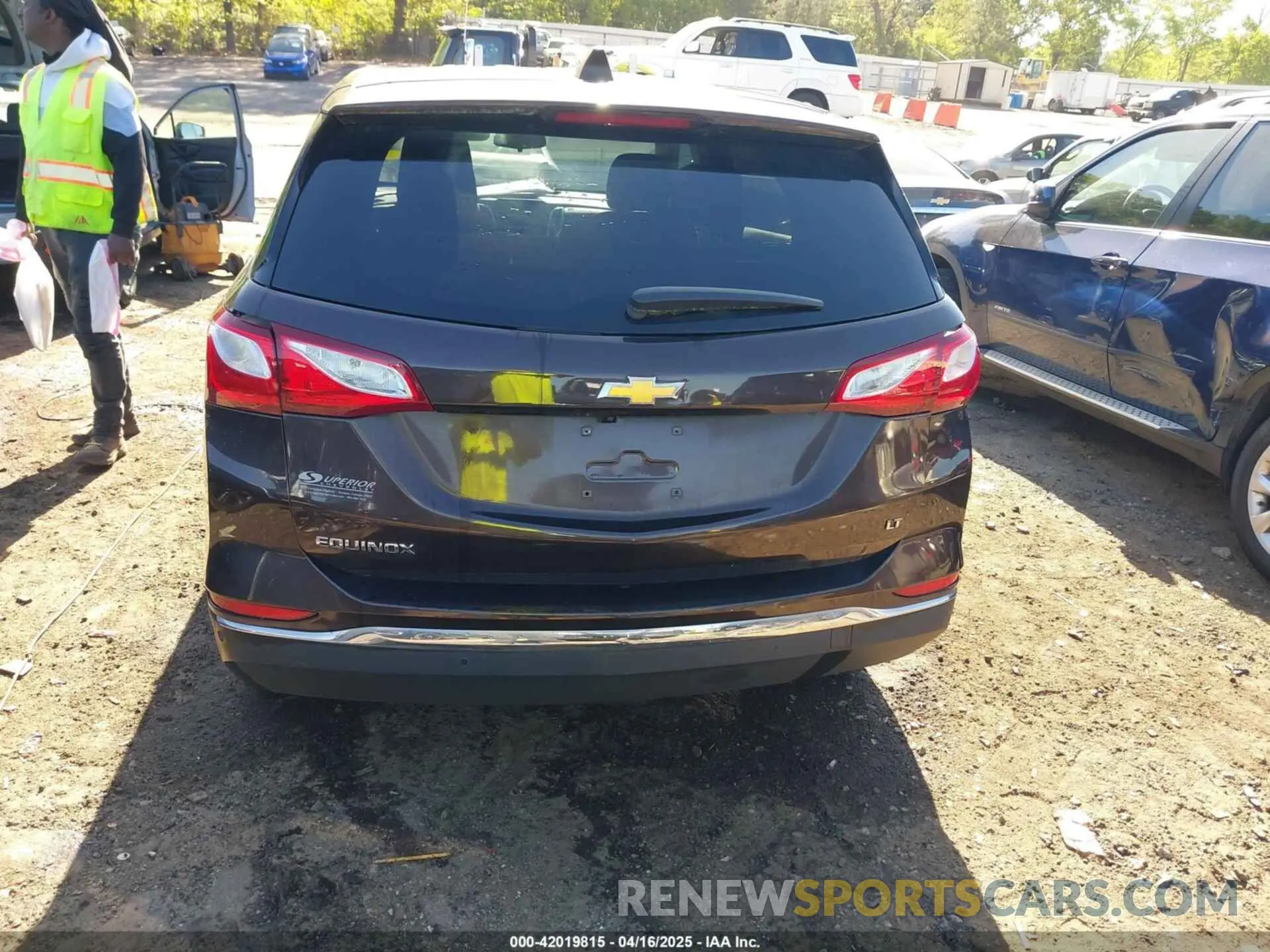 17 Photograph of a damaged car 2GNAXJEV2L6218129 CHEVROLET EQUINOX 2020