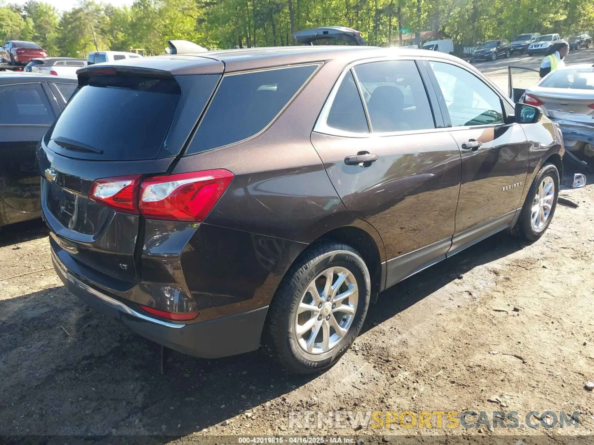 4 Photograph of a damaged car 2GNAXJEV2L6218129 CHEVROLET EQUINOX 2020