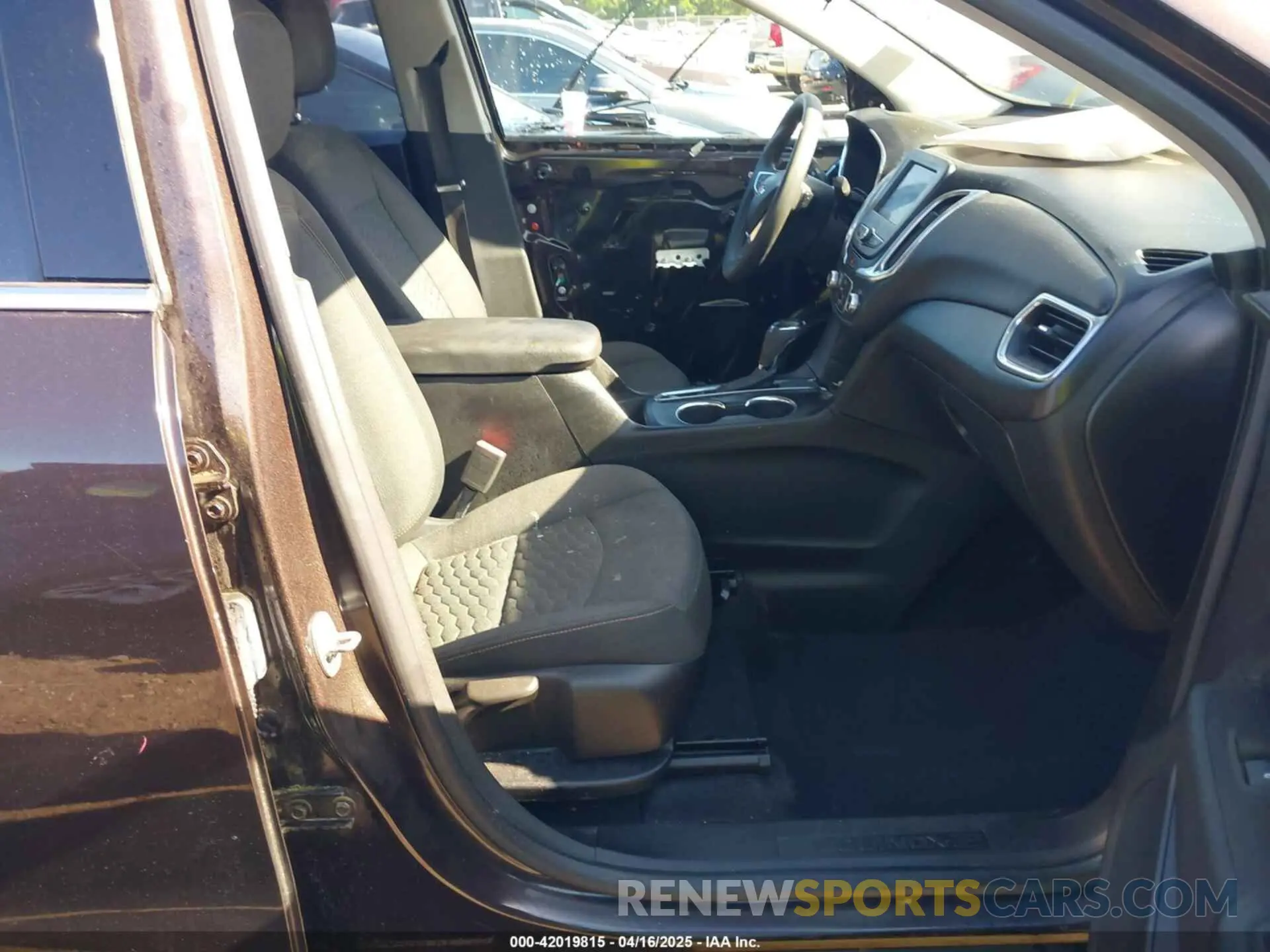 5 Photograph of a damaged car 2GNAXJEV2L6218129 CHEVROLET EQUINOX 2020