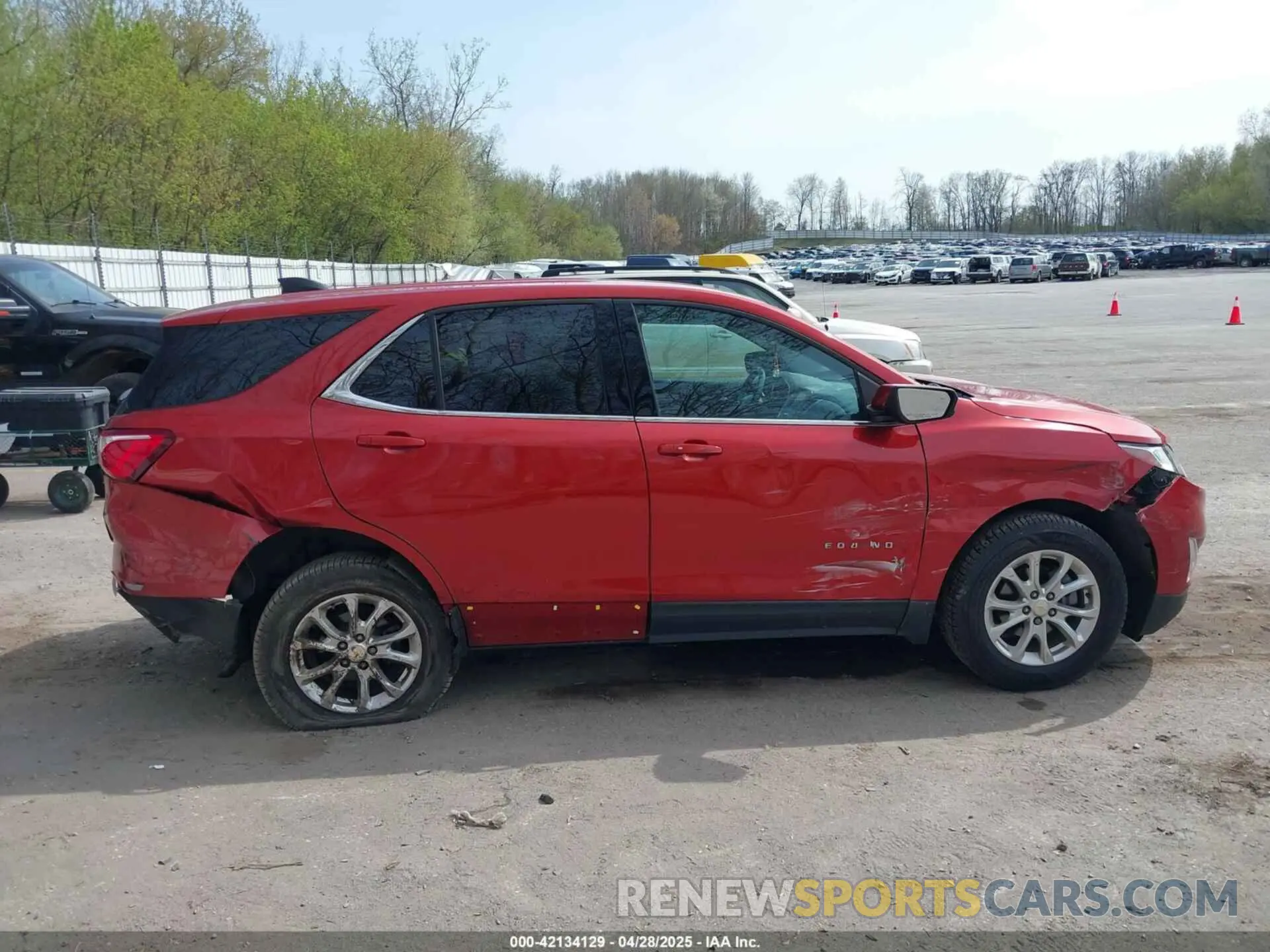 13 Photograph of a damaged car 2GNAXJEV2L6224318 CHEVROLET EQUINOX 2020