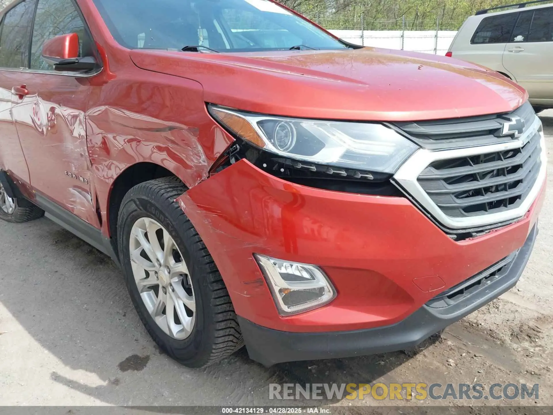 6 Photograph of a damaged car 2GNAXJEV2L6224318 CHEVROLET EQUINOX 2020