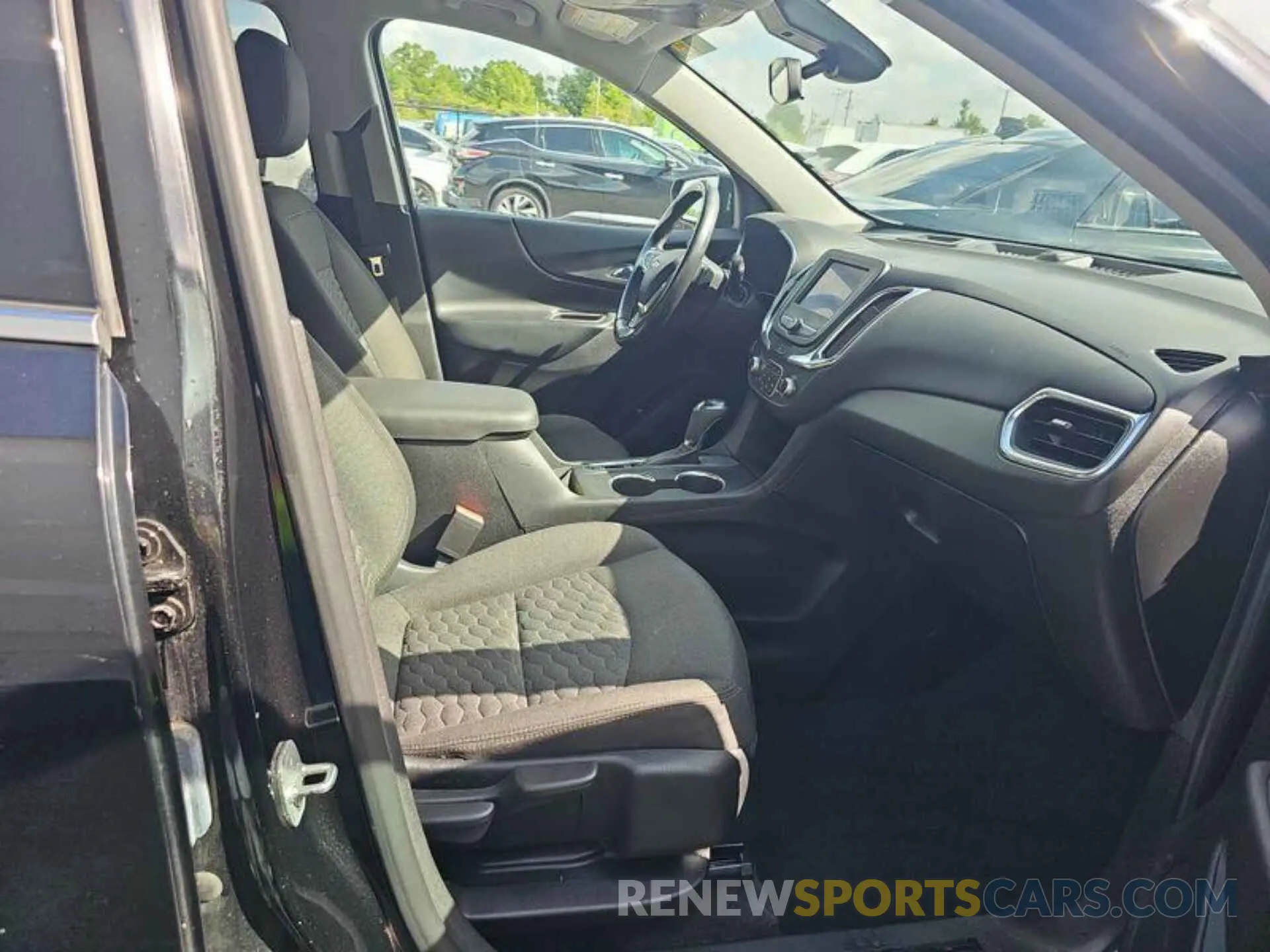 21 Photograph of a damaged car 2GNAXJEV2L6230877 CHEVROLET EQUINOX 2020