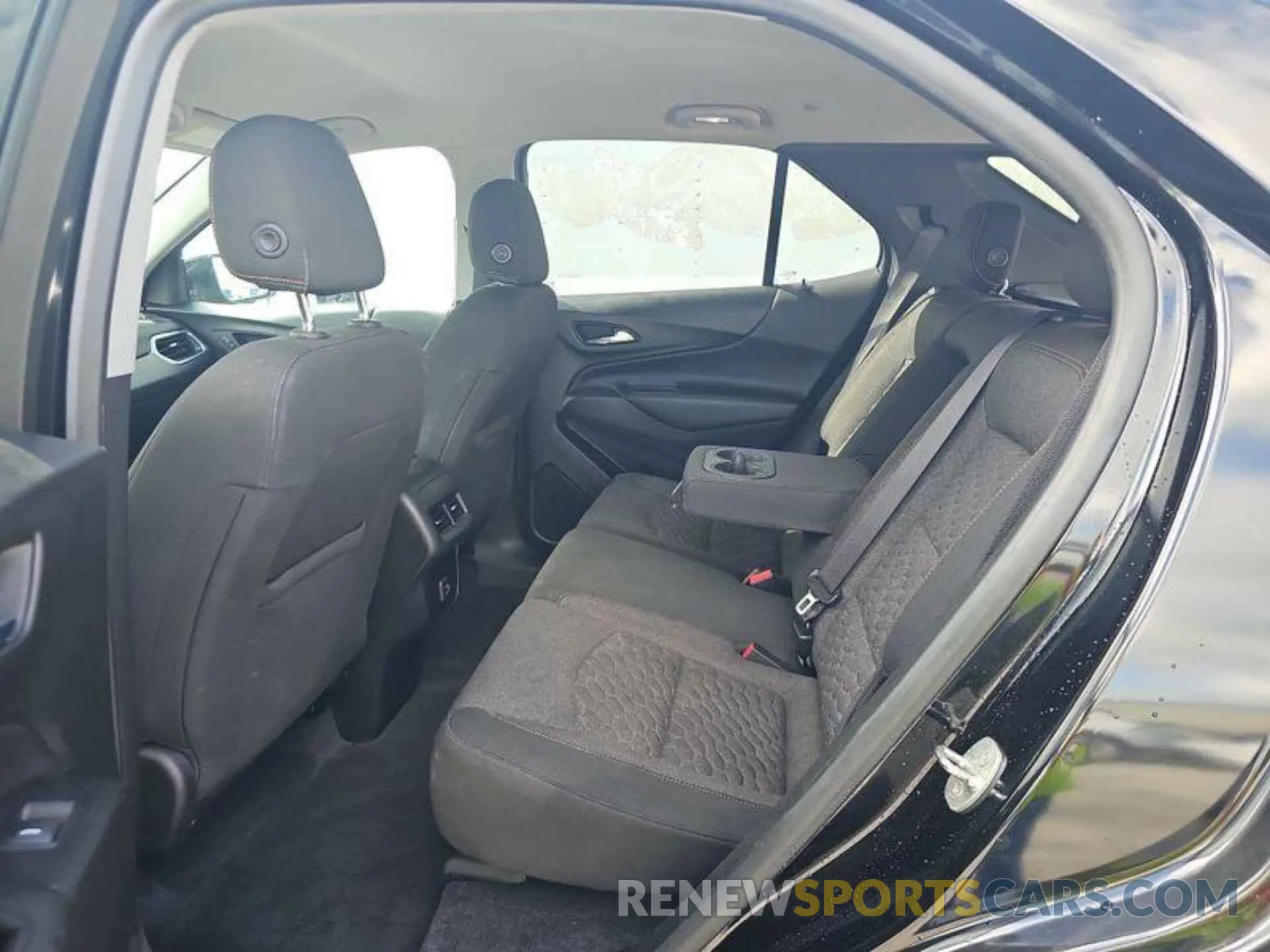 4 Photograph of a damaged car 2GNAXJEV2L6230877 CHEVROLET EQUINOX 2020
