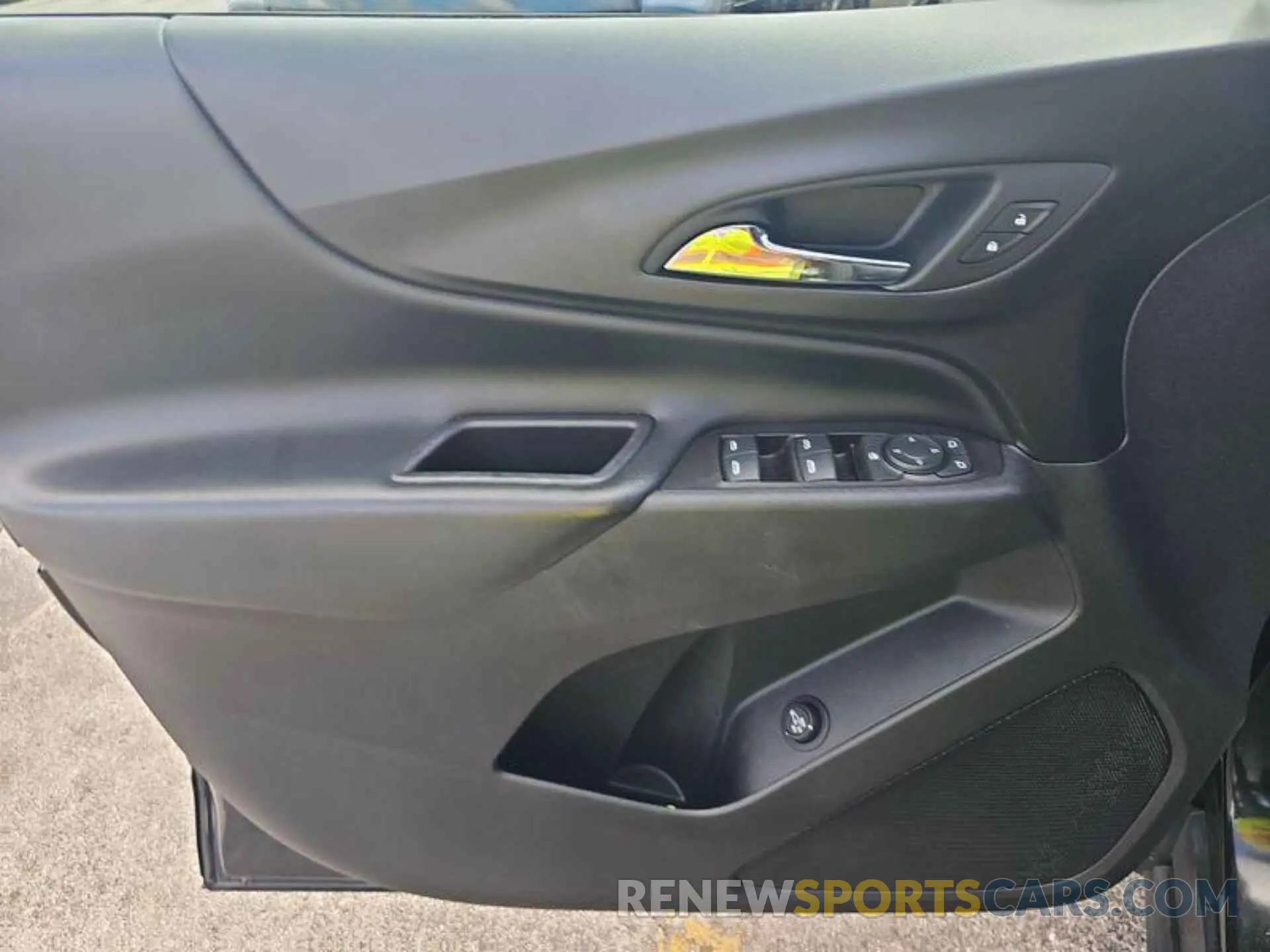 9 Photograph of a damaged car 2GNAXJEV2L6230877 CHEVROLET EQUINOX 2020