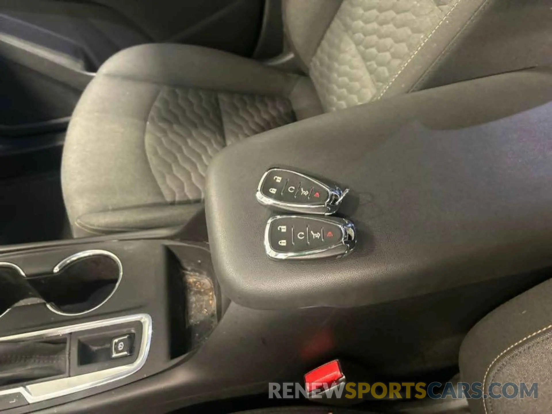 1 Photograph of a damaged car 2GNAXJEV2L6232063 CHEVROLET EQUINOX 2020
