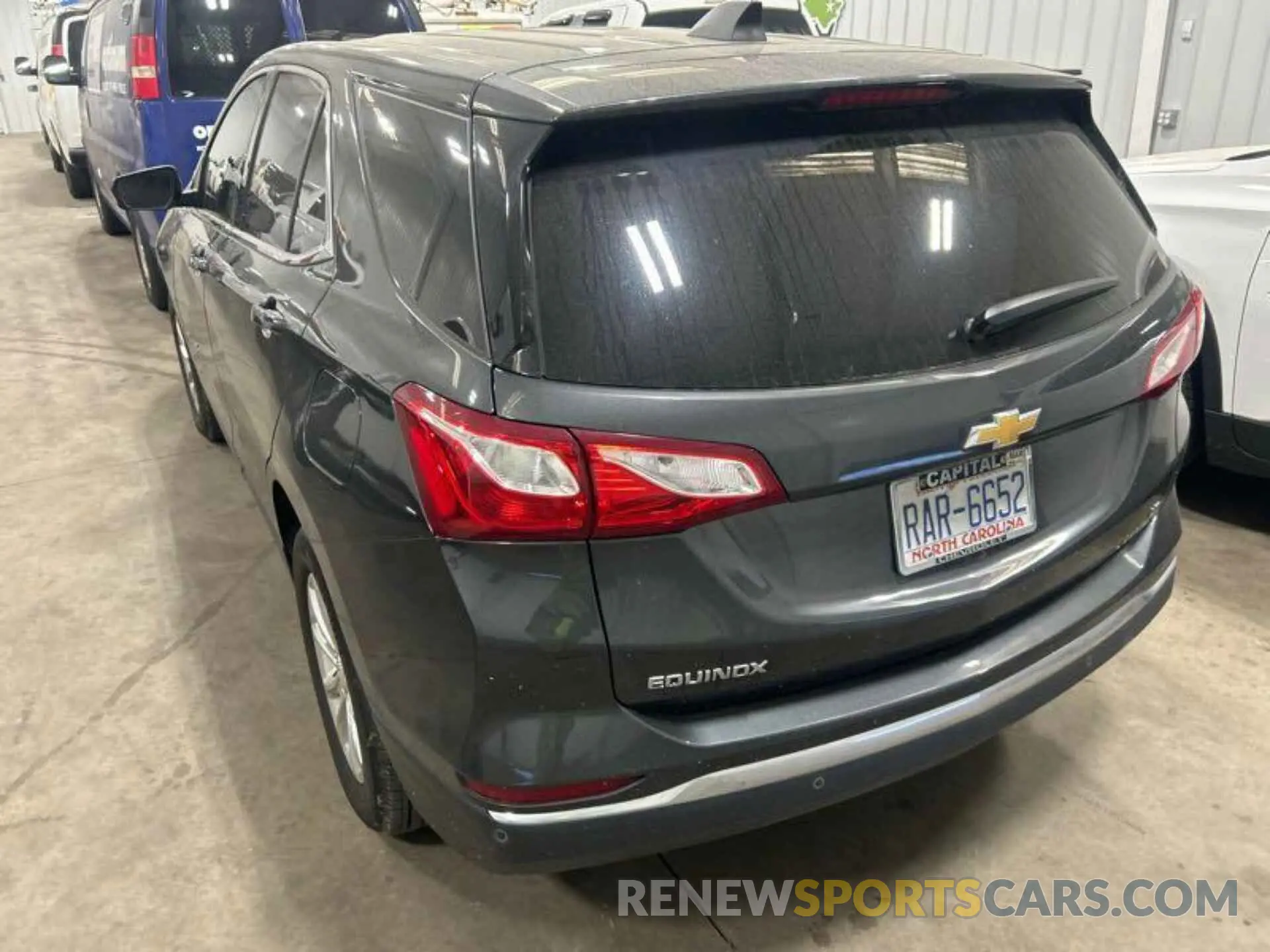 8 Photograph of a damaged car 2GNAXJEV2L6232063 CHEVROLET EQUINOX 2020