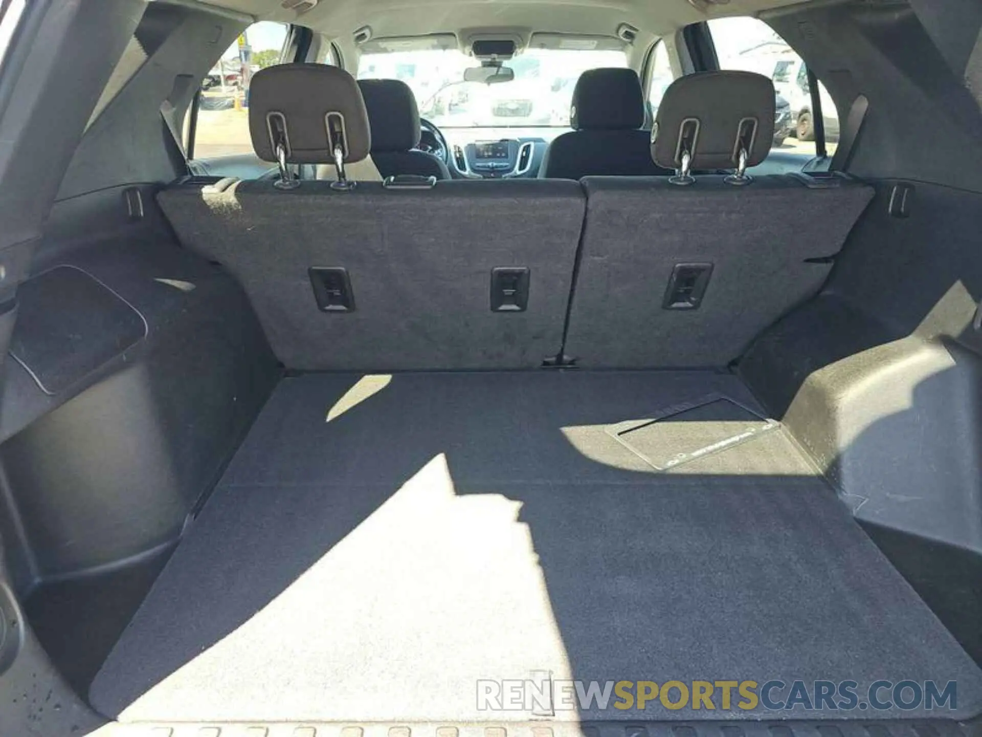 2 Photograph of a damaged car 2GNAXJEV2L6233018 CHEVROLET EQUINOX 2020