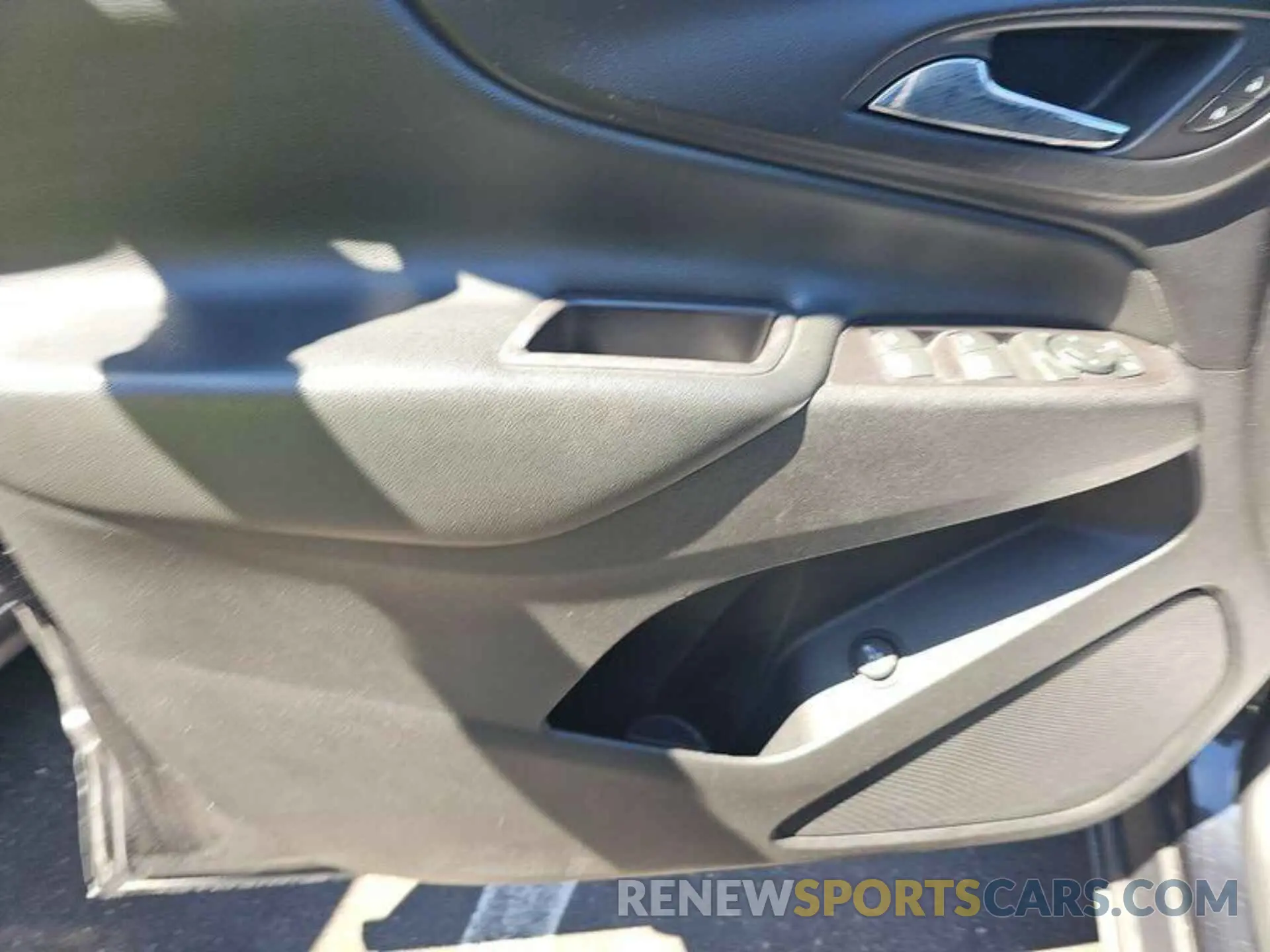 23 Photograph of a damaged car 2GNAXJEV2L6233018 CHEVROLET EQUINOX 2020