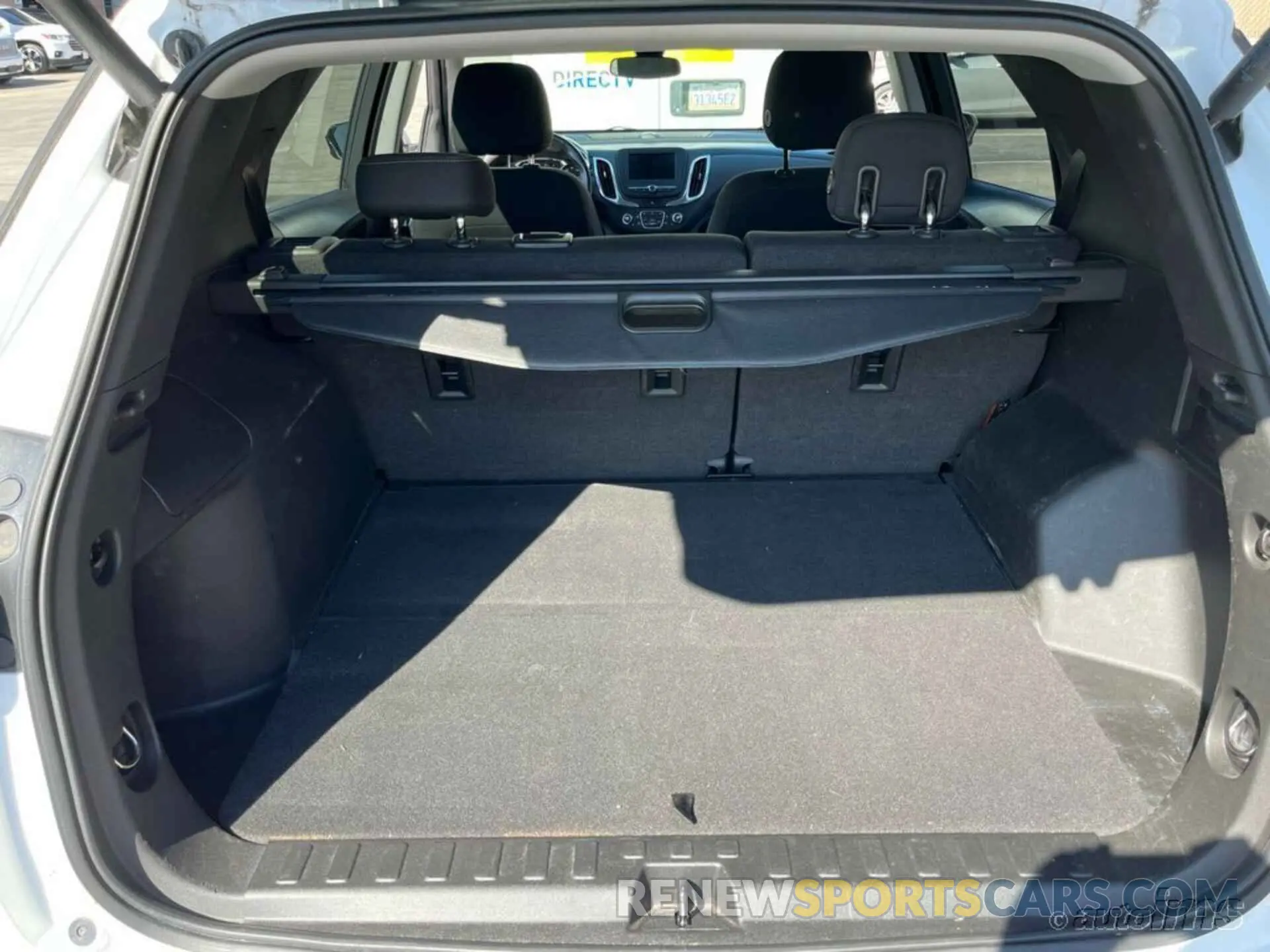1 Photograph of a damaged car 2GNAXJEV2L6244584 CHEVROLET EQUINOX 2020
