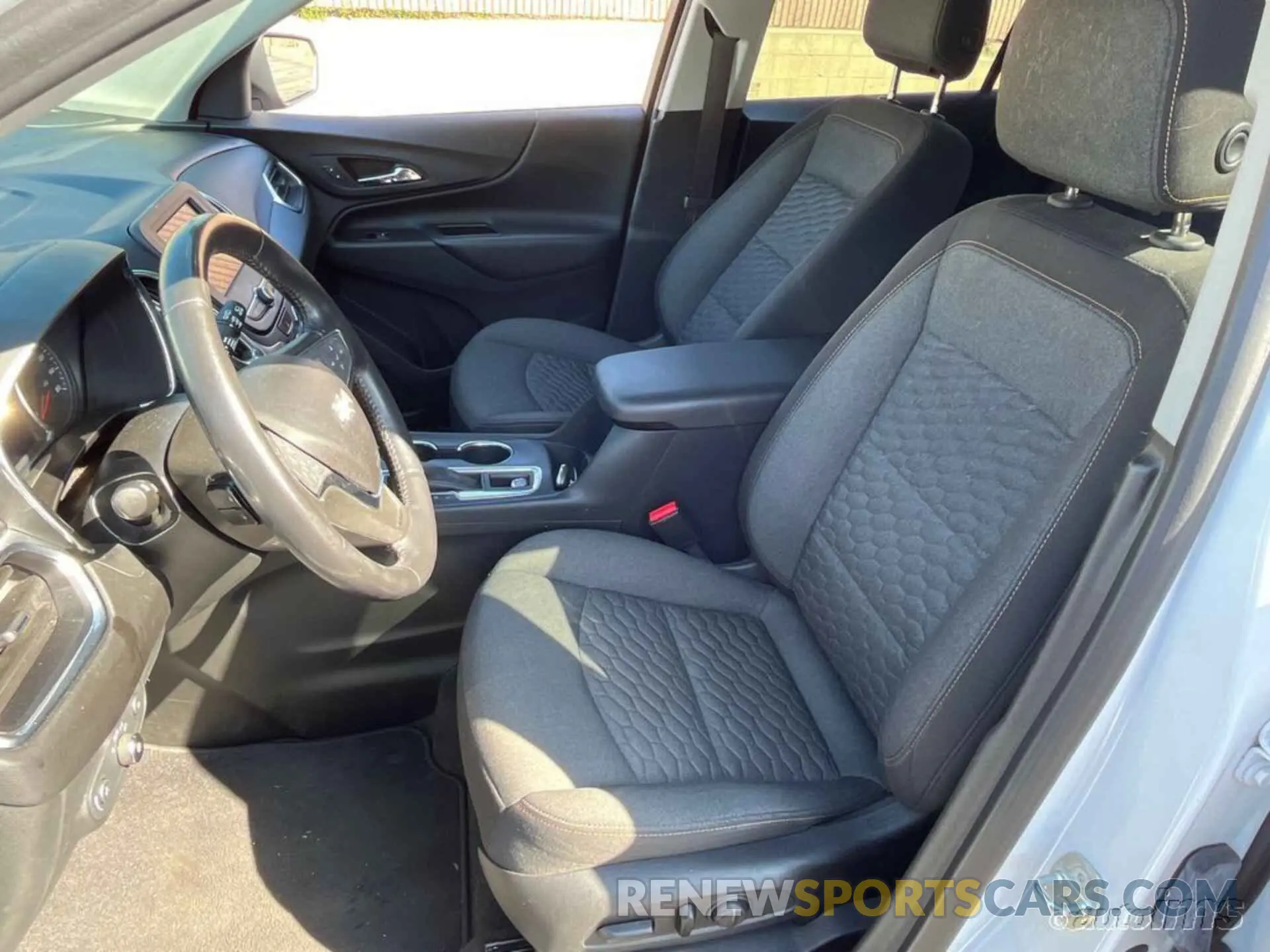 3 Photograph of a damaged car 2GNAXJEV2L6244584 CHEVROLET EQUINOX 2020