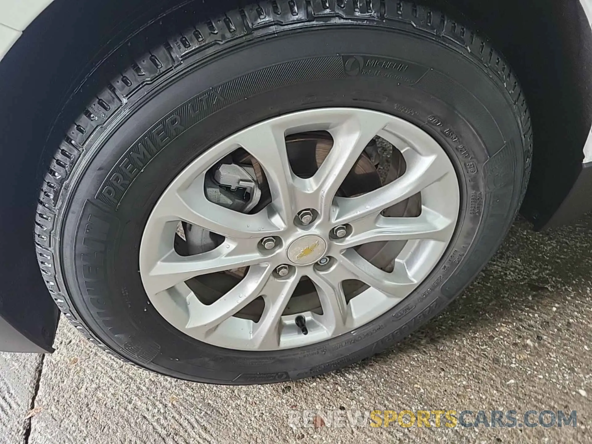 2 Photograph of a damaged car 2GNAXJEV3L6156658 CHEVROLET EQUINOX 2020
