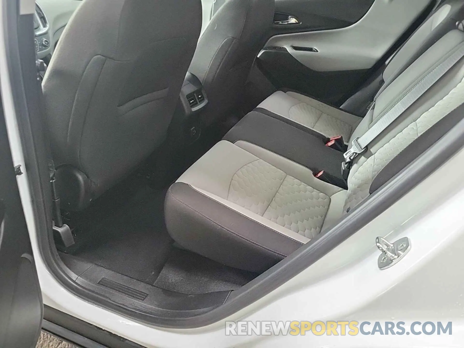 22 Photograph of a damaged car 2GNAXJEV3L6156658 CHEVROLET EQUINOX 2020
