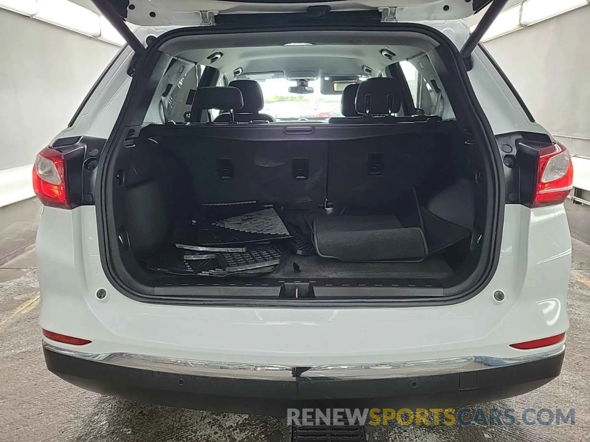 5 Photograph of a damaged car 2GNAXJEV3L6156658 CHEVROLET EQUINOX 2020