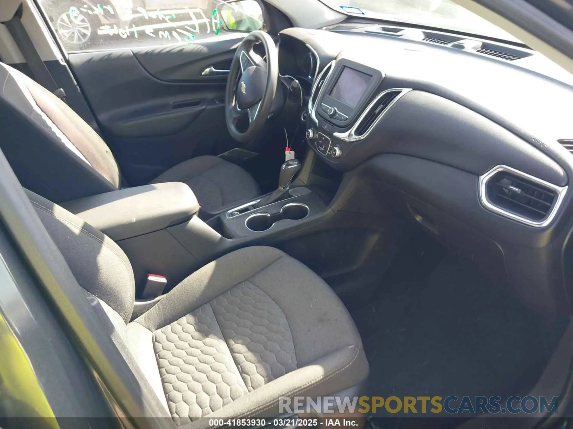 5 Photograph of a damaged car 2GNAXJEV3L6173217 CHEVROLET EQUINOX 2020