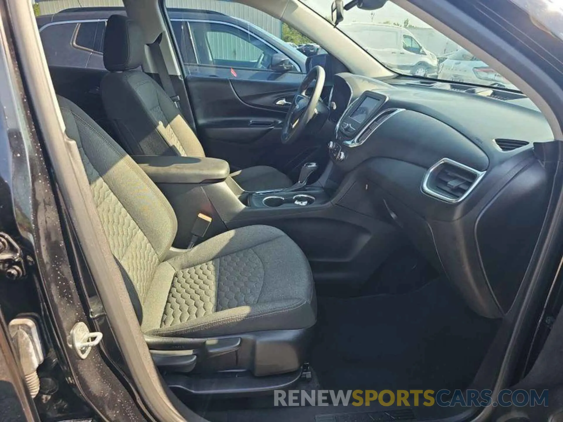 13 Photograph of a damaged car 2GNAXJEV3L6215868 CHEVROLET EQUINOX 2020