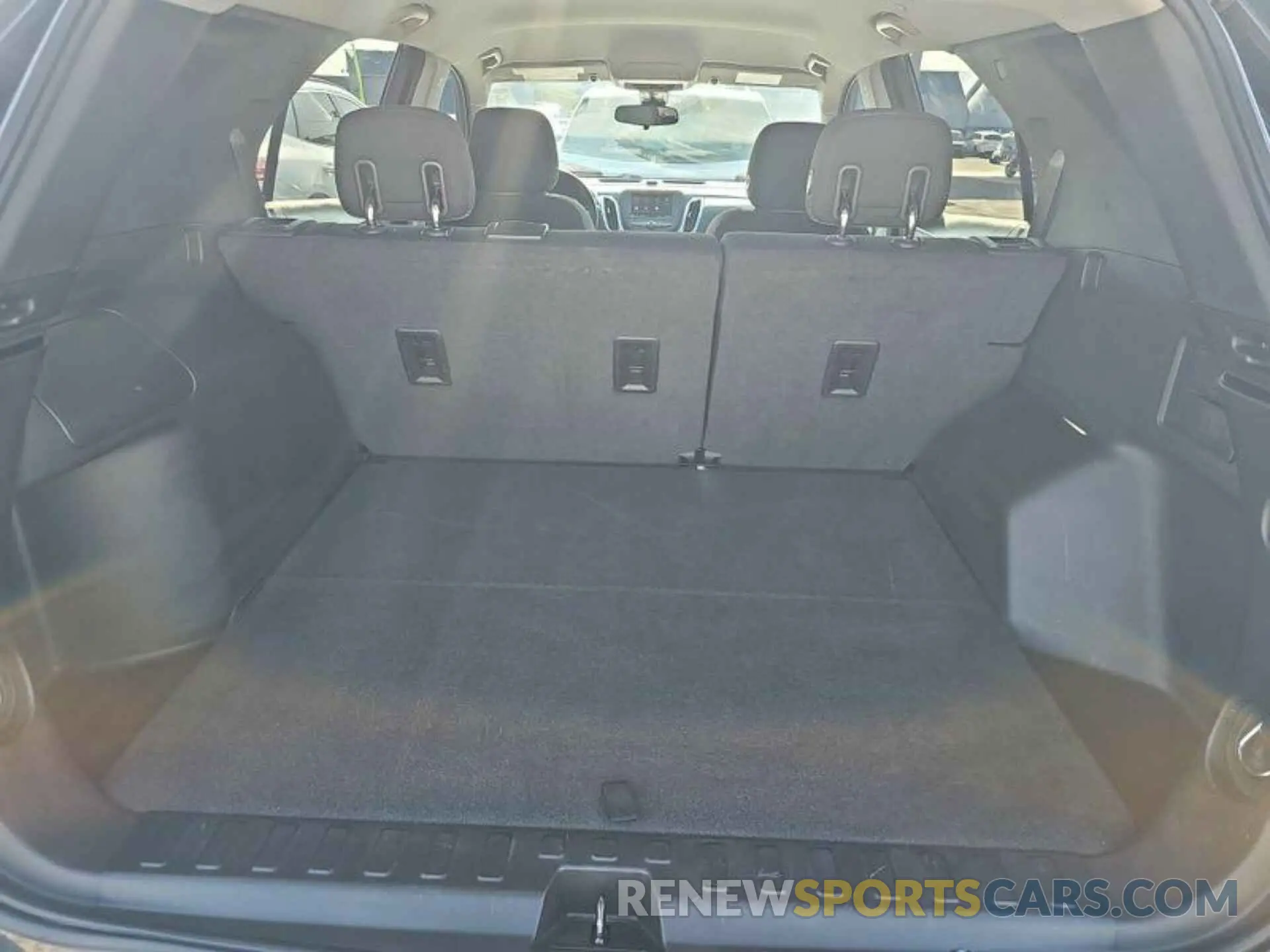 21 Photograph of a damaged car 2GNAXJEV3L6215868 CHEVROLET EQUINOX 2020