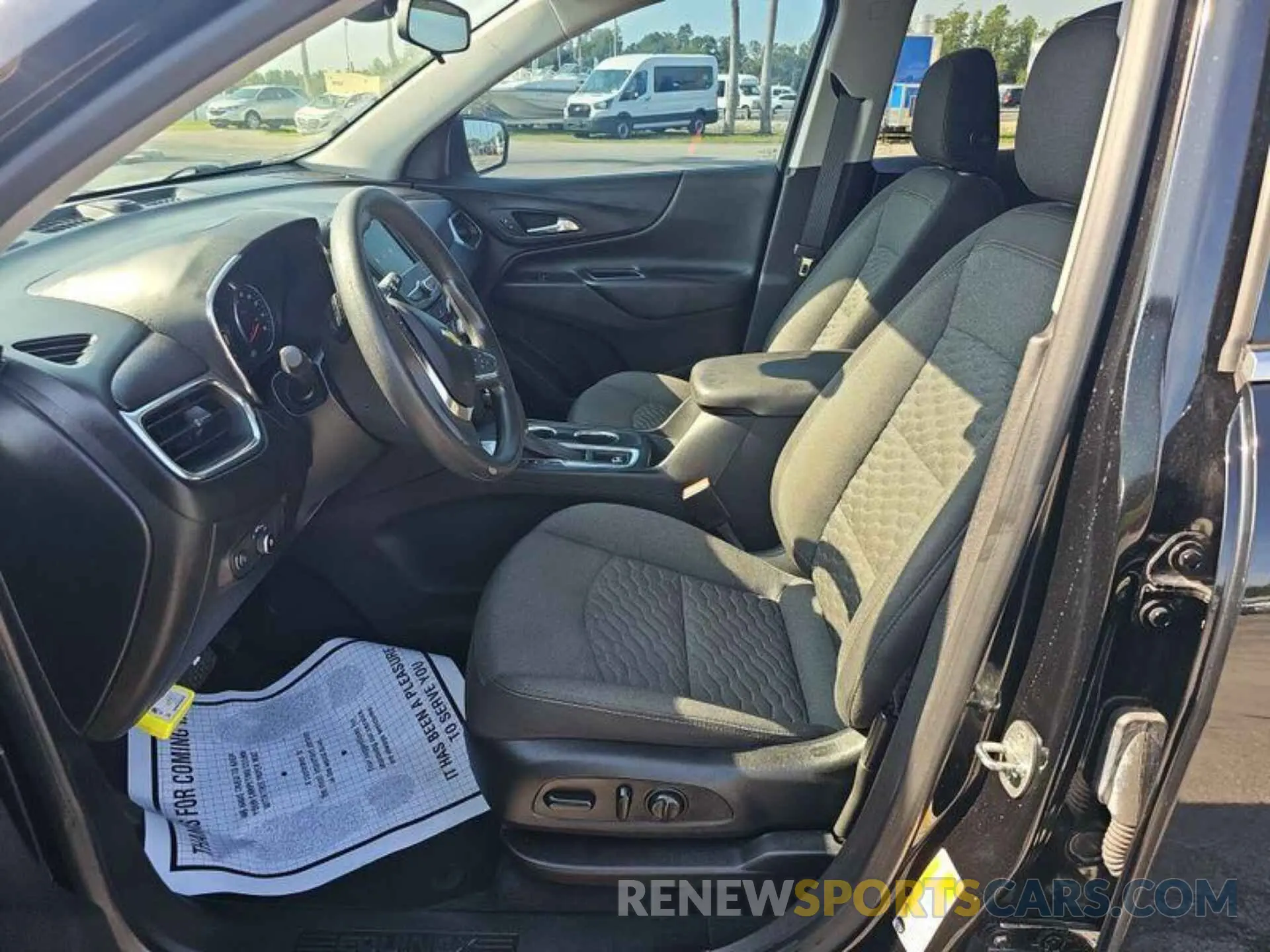6 Photograph of a damaged car 2GNAXJEV3L6215868 CHEVROLET EQUINOX 2020