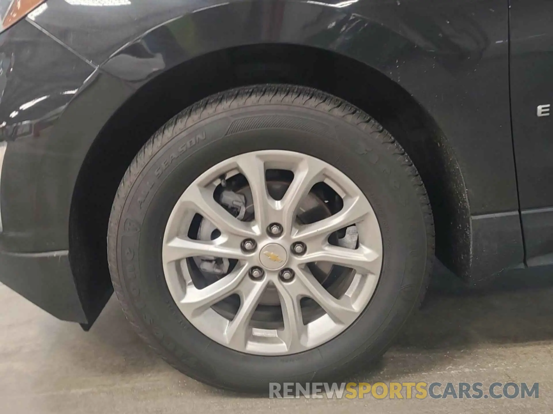 37 Photograph of a damaged car 2GNAXJEV3L6231083 CHEVROLET EQUINOX 2020