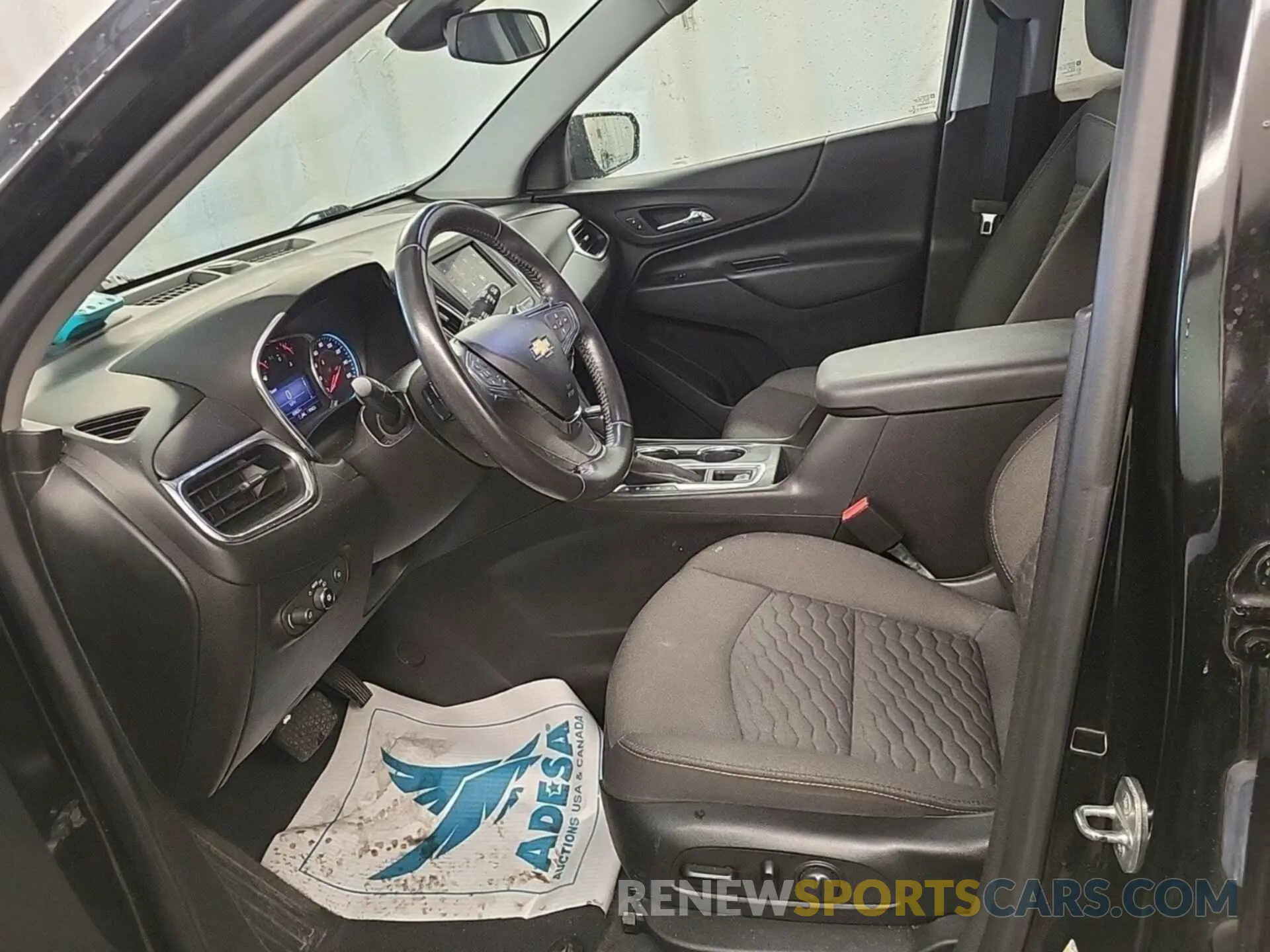 4 Photograph of a damaged car 2GNAXJEV3L6231083 CHEVROLET EQUINOX 2020