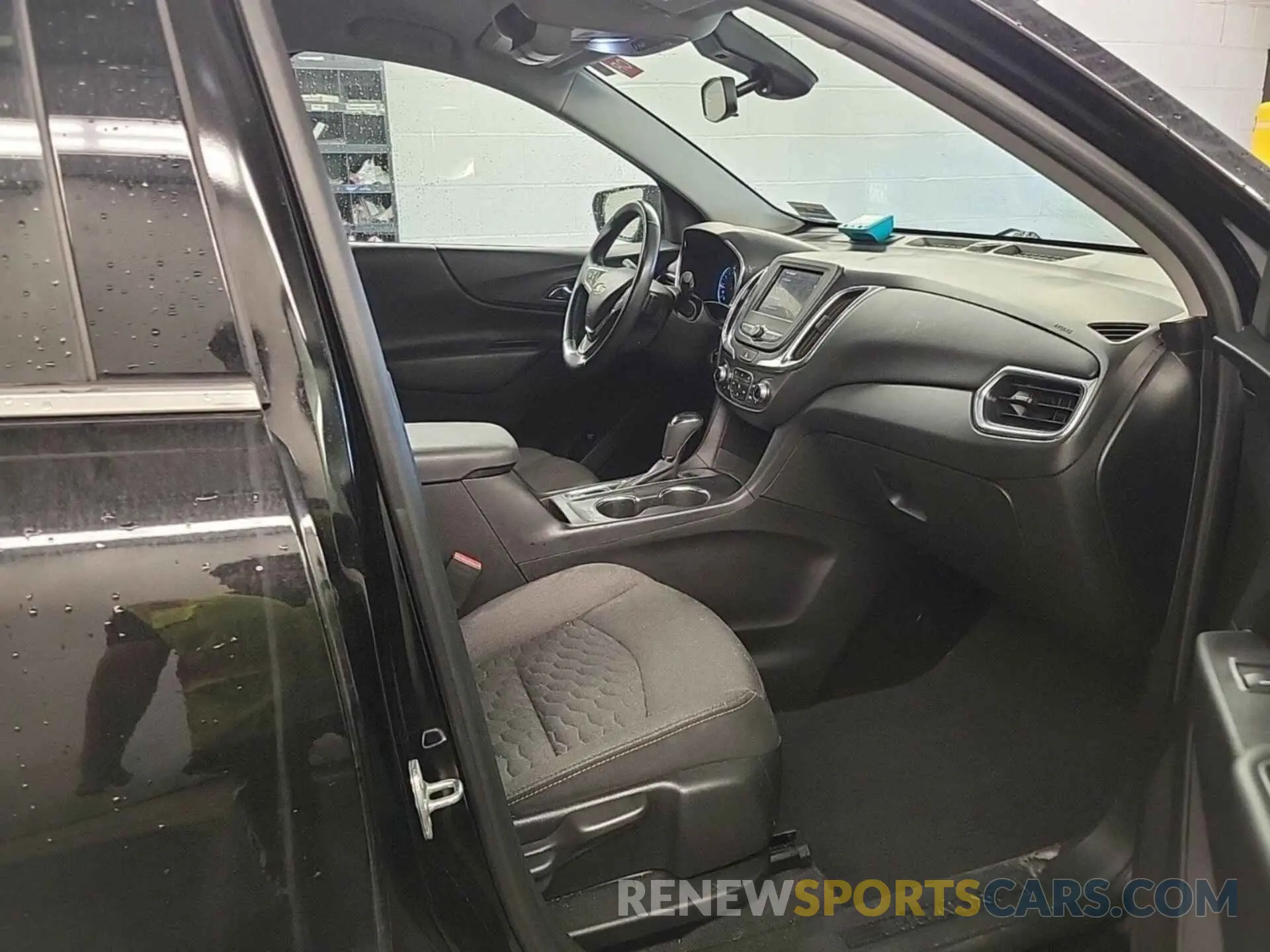 44 Photograph of a damaged car 2GNAXJEV3L6231083 CHEVROLET EQUINOX 2020