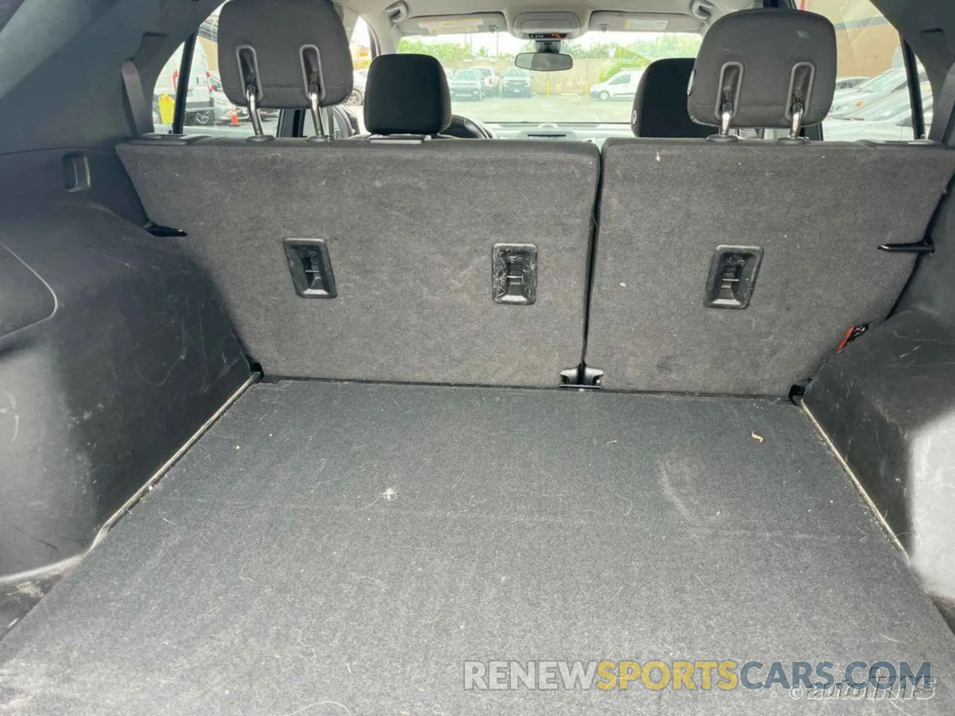 4 Photograph of a damaged car 2GNAXJEV3L6233397 CHEVROLET EQUINOX 2020