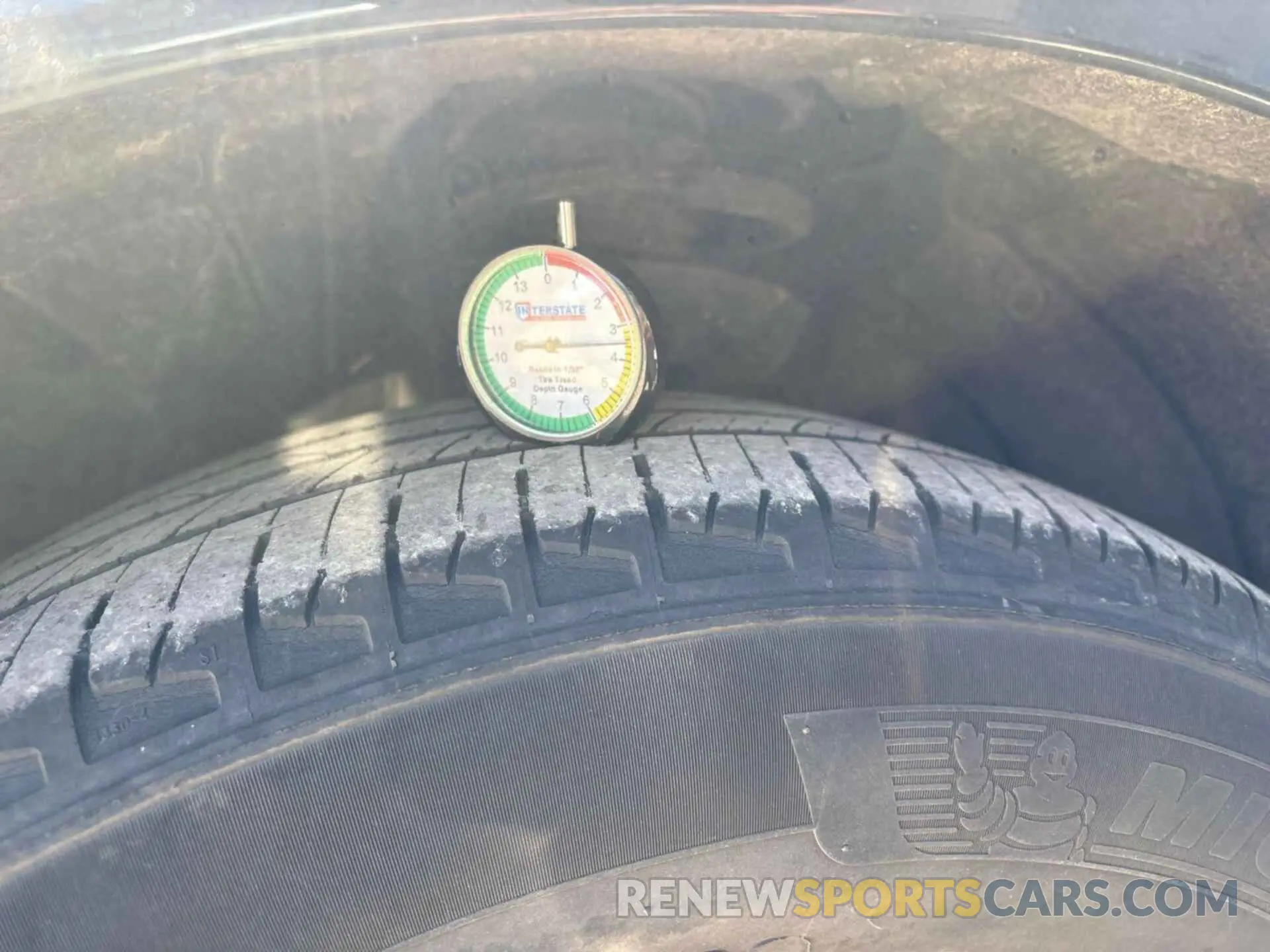 9 Photograph of a damaged car 2GNAXJEV3L6239149 CHEVROLET EQUINOX 2020