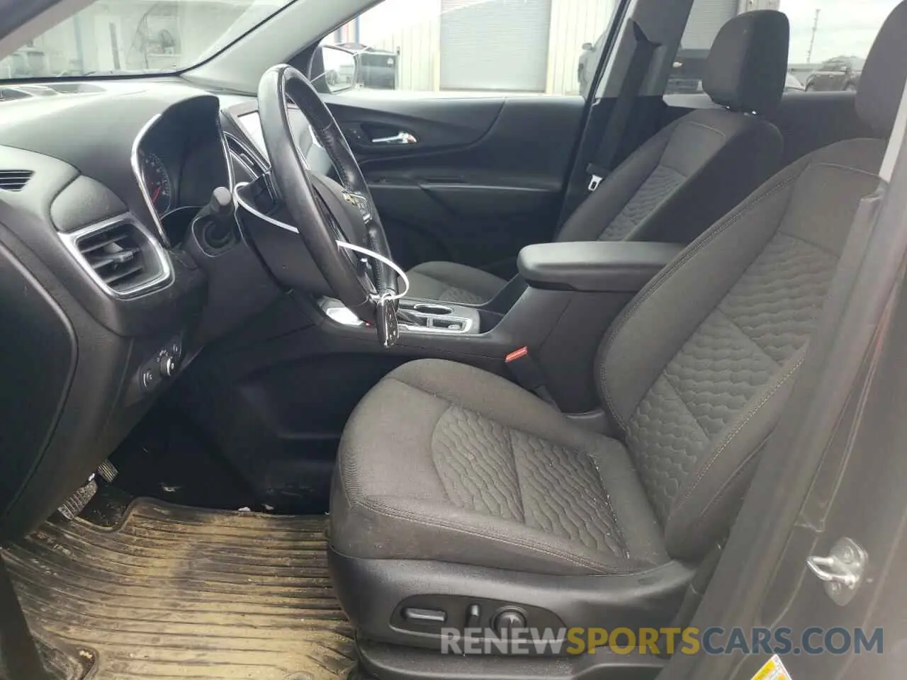 7 Photograph of a damaged car 2GNAXJEV3L6269140 CHEVROLET EQUINOX 2020