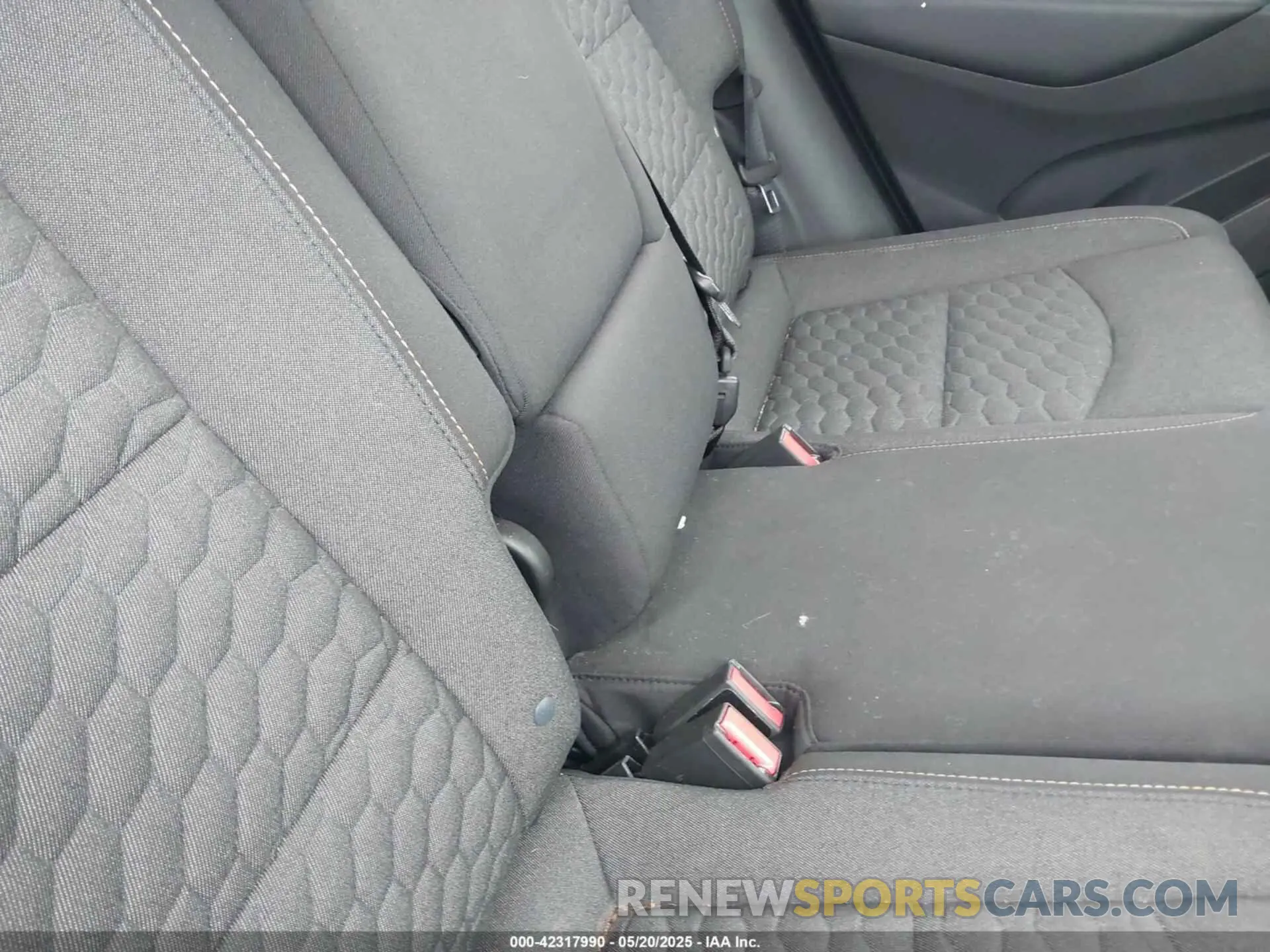 8 Photograph of a damaged car 2GNAXJEV4L6116279 CHEVROLET EQUINOX 2020