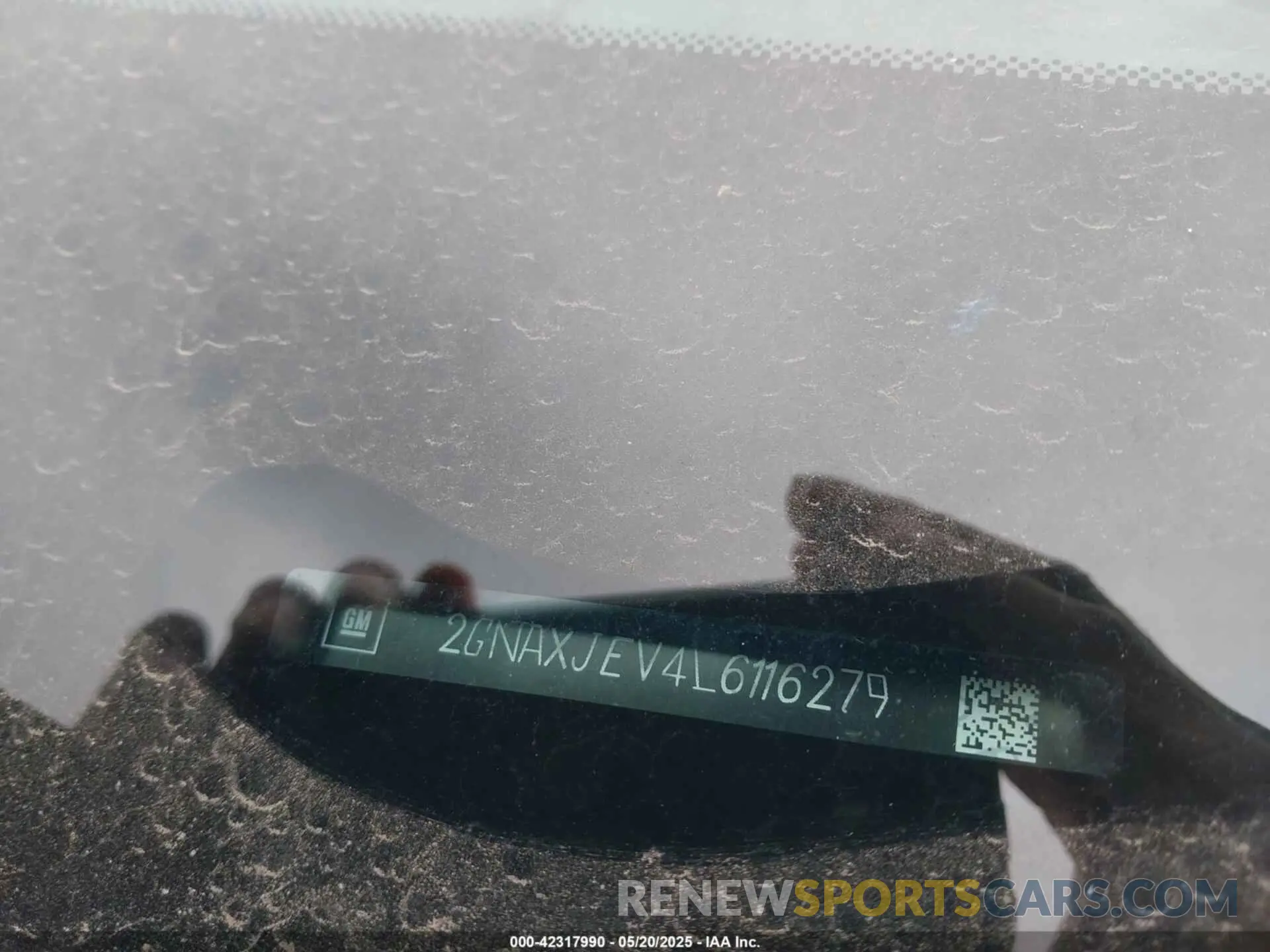 9 Photograph of a damaged car 2GNAXJEV4L6116279 CHEVROLET EQUINOX 2020