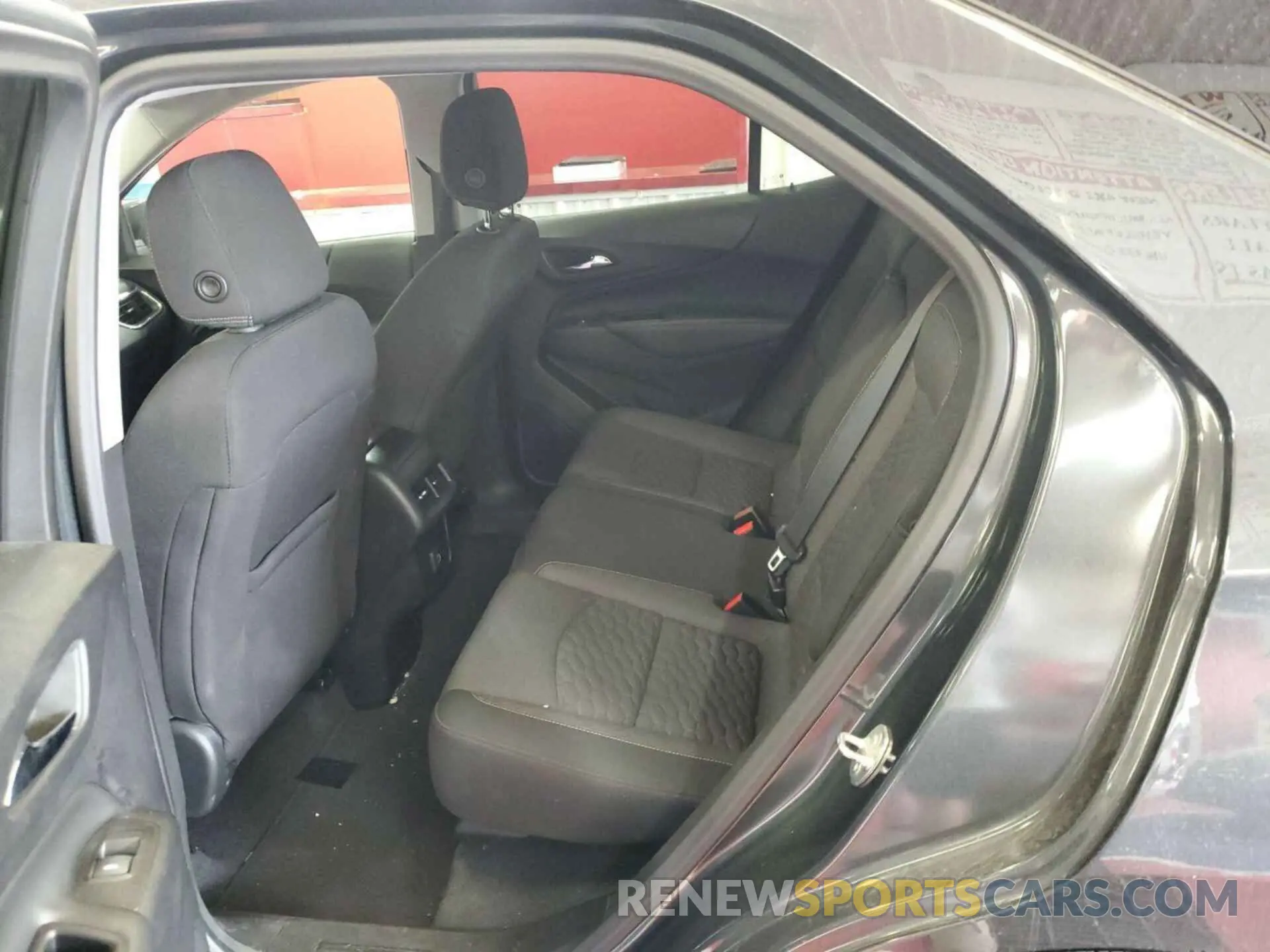 19 Photograph of a damaged car 2GNAXJEV4L6156524 CHEVROLET EQUINOX 2020