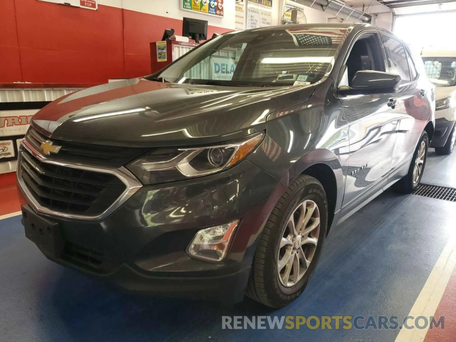 8 Photograph of a damaged car 2GNAXJEV4L6156524 CHEVROLET EQUINOX 2020
