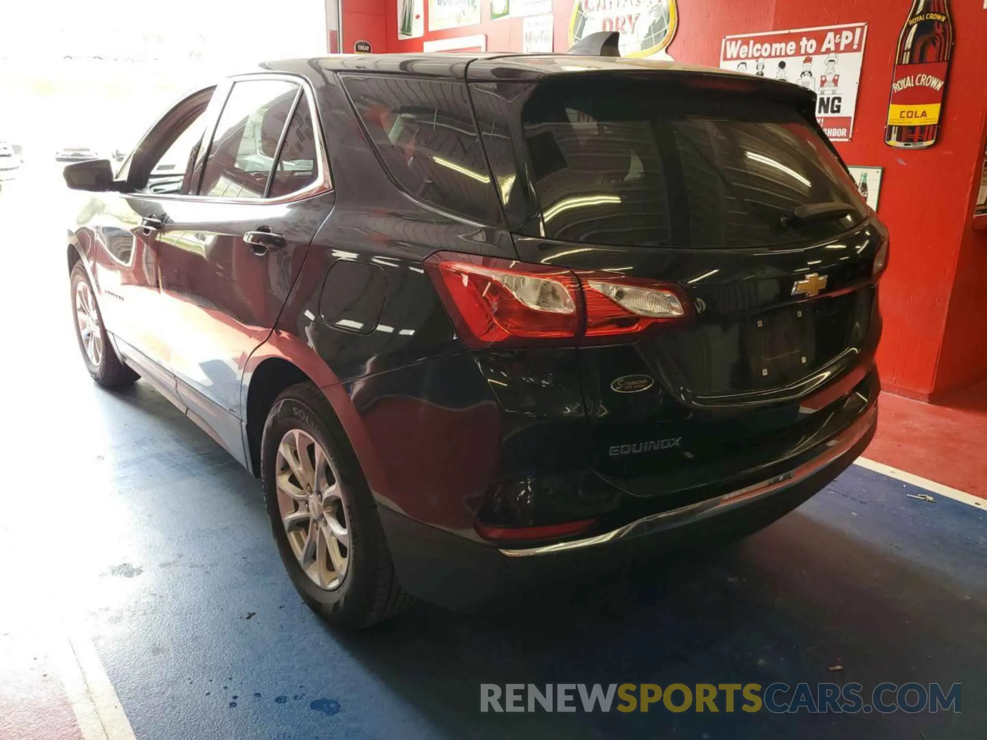 8 Photograph of a damaged car 2GNAXJEV4L6157270 CHEVROLET EQUINOX 2020