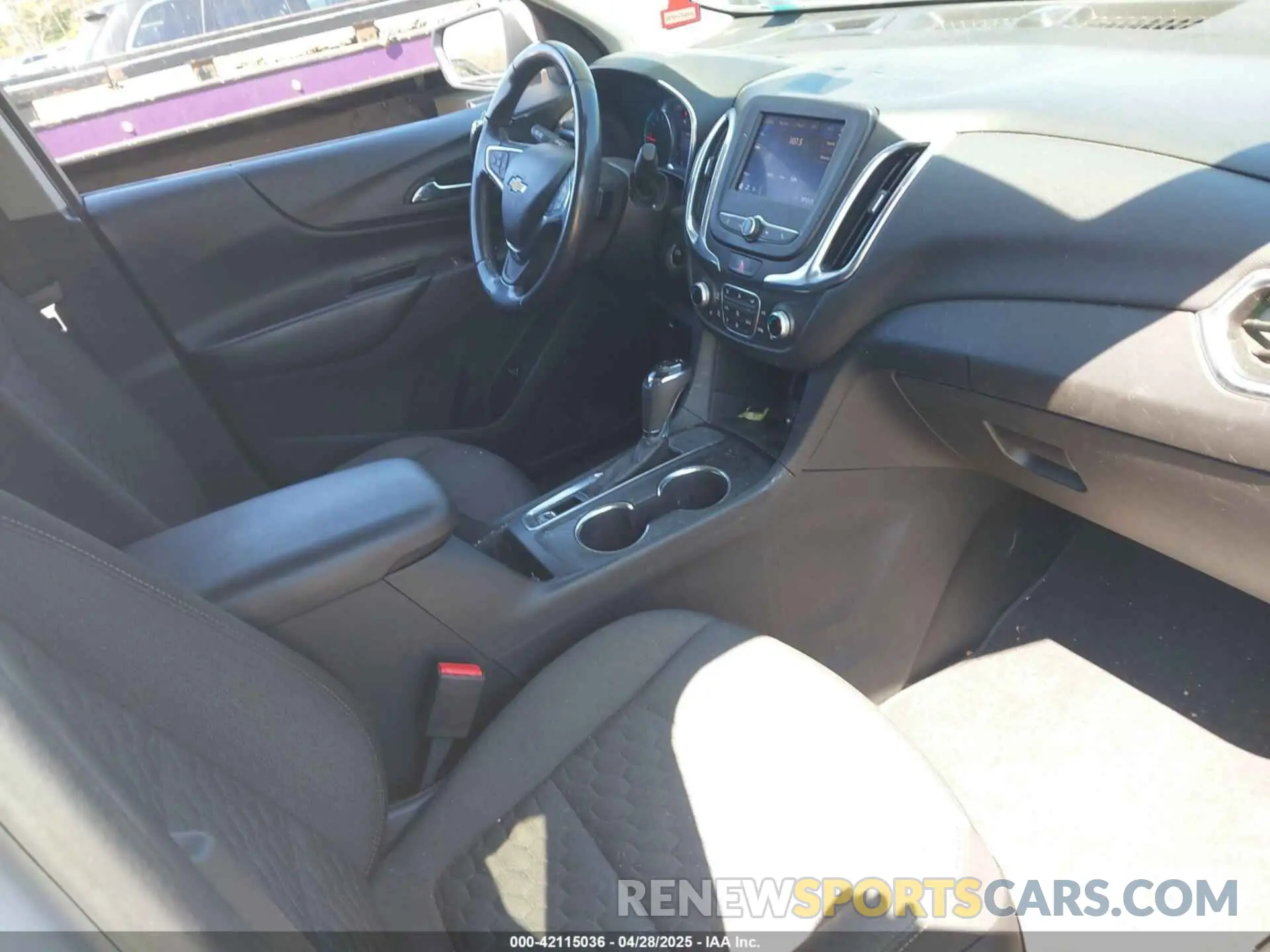 5 Photograph of a damaged car 2GNAXJEV4L6191855 CHEVROLET EQUINOX 2020