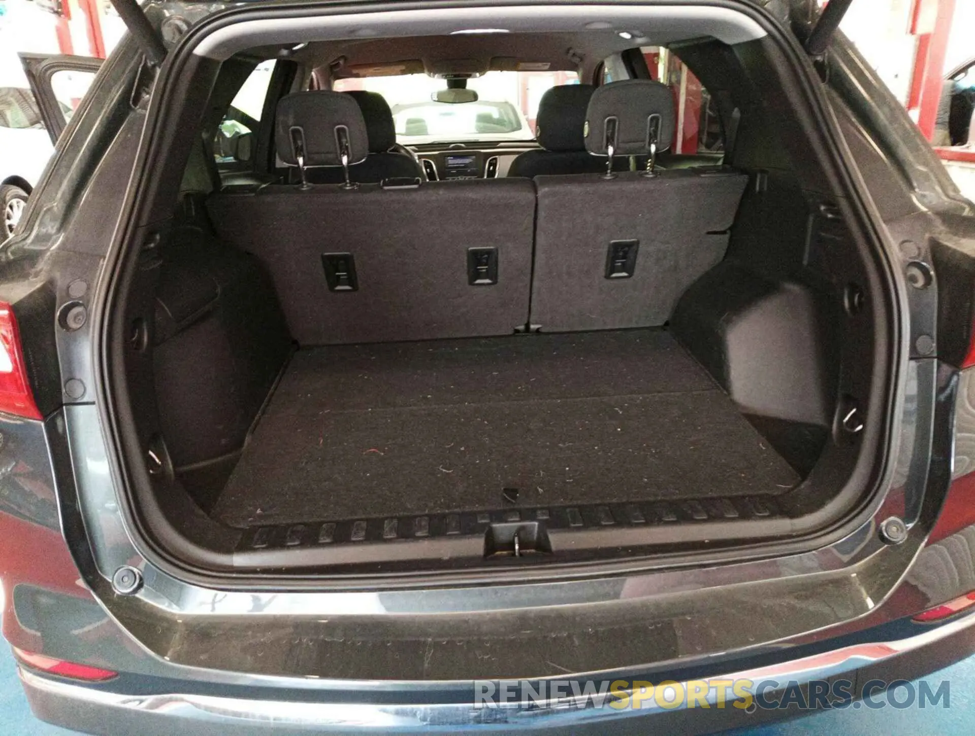 12 Photograph of a damaged car 2GNAXJEV4L6230850 CHEVROLET EQUINOX 2020